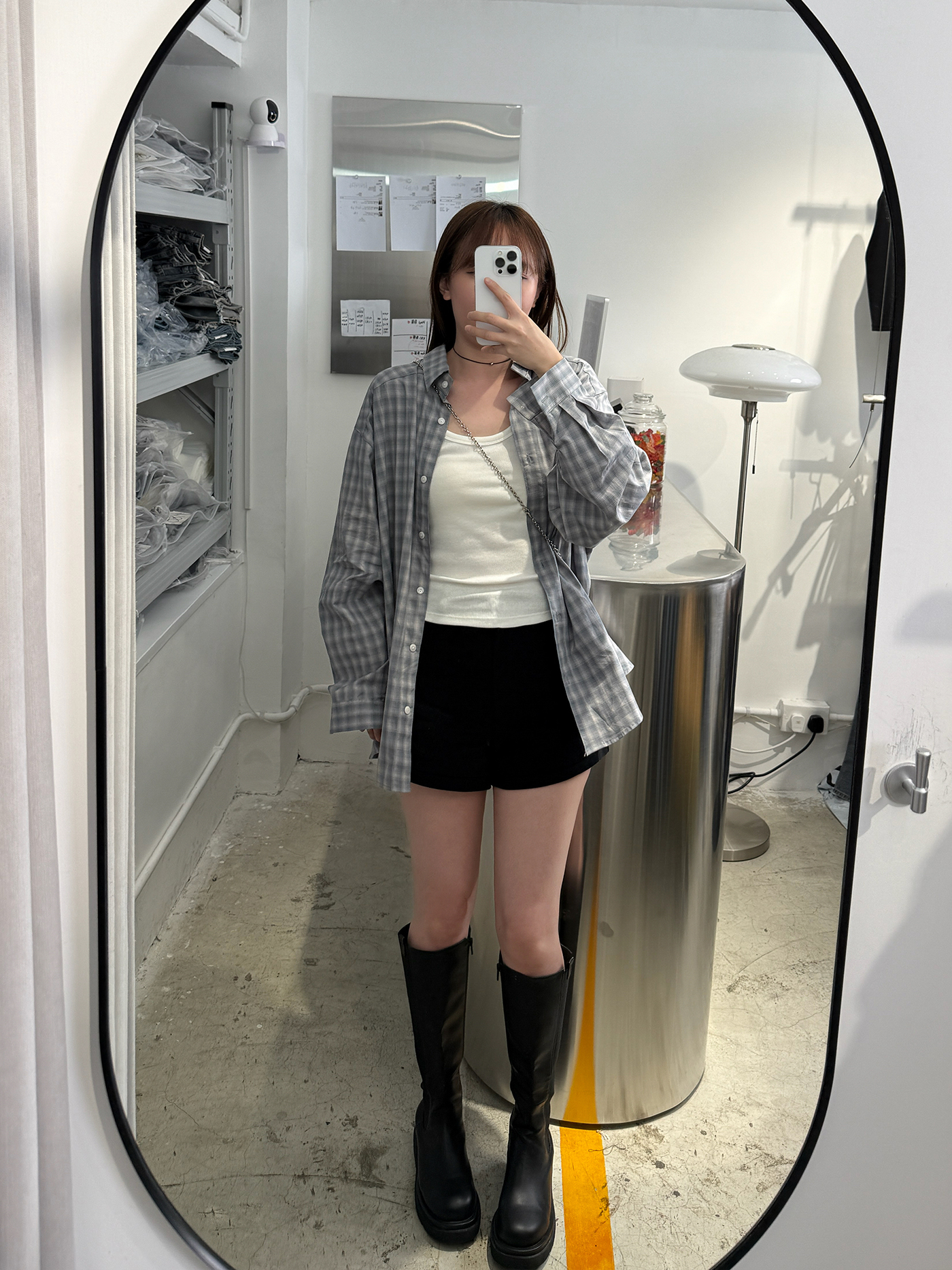 𝐕𝐞𝐥𝐯𝐞𝐭 𝐫𝐨𝐥𝐥𝐞𝐝 𝐡𝐞𝐦 𝐬𝐡𝐨𝐫𝐭𝐬