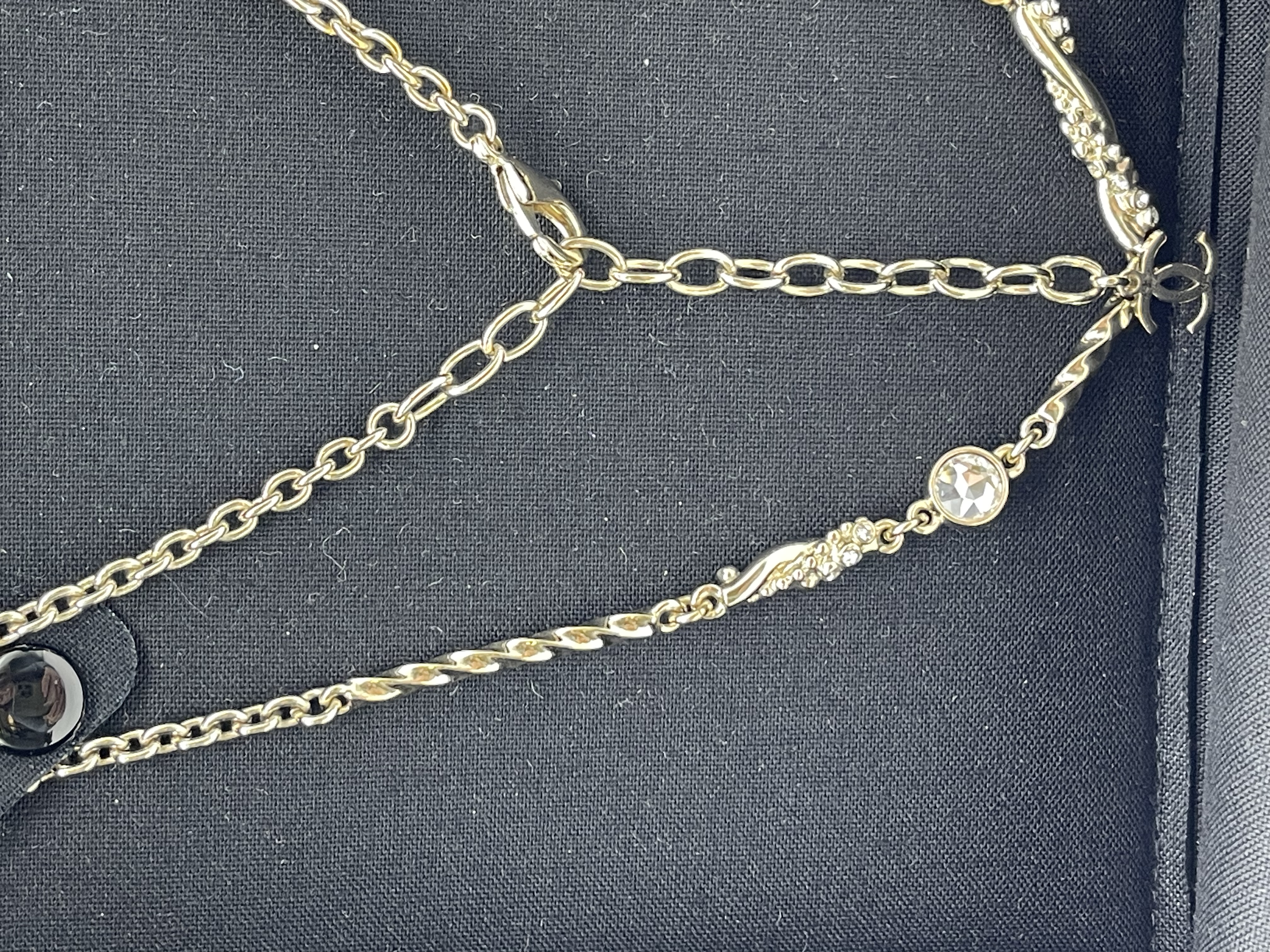 Pre-owned Chanel Pave Crystals CC Alligator Gold Links Chain Necklace / Product Code: 26032313