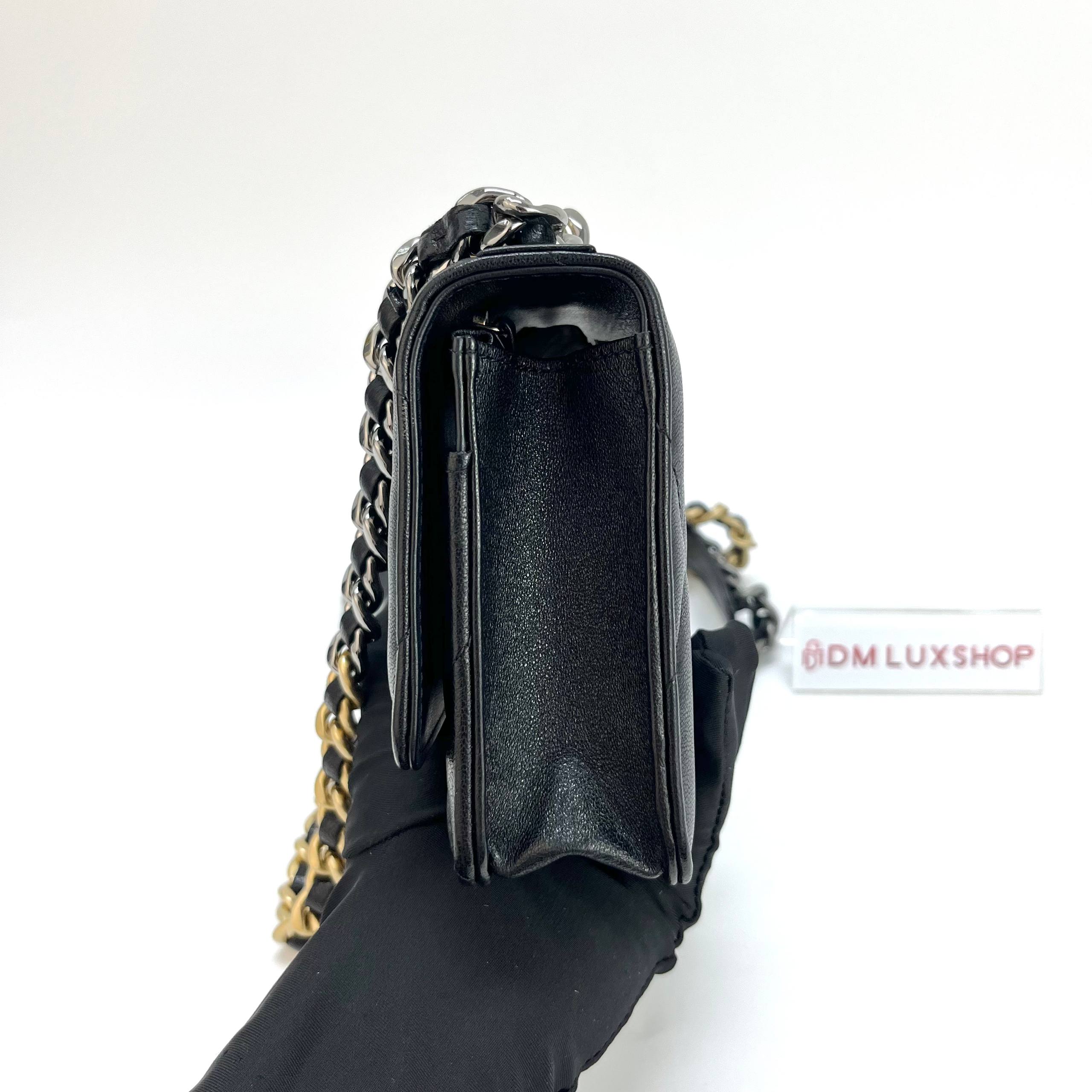 Chanel 19 WOC Black Goatskin (Series 29, Y: 2019)