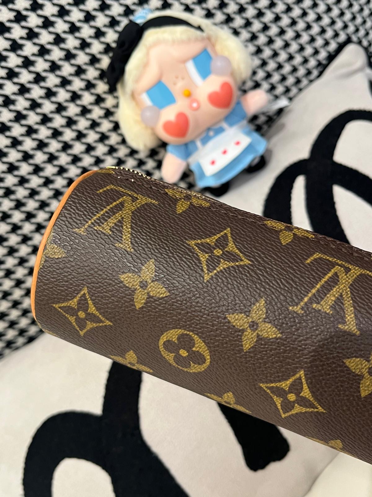 LV Monogram 圓桶筆袋 zip pouch 100%Authentic, 98%New ✅Dust bag