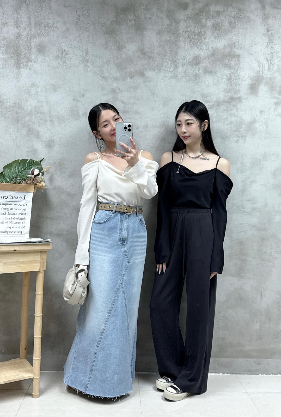 E09 滑料一字領Top