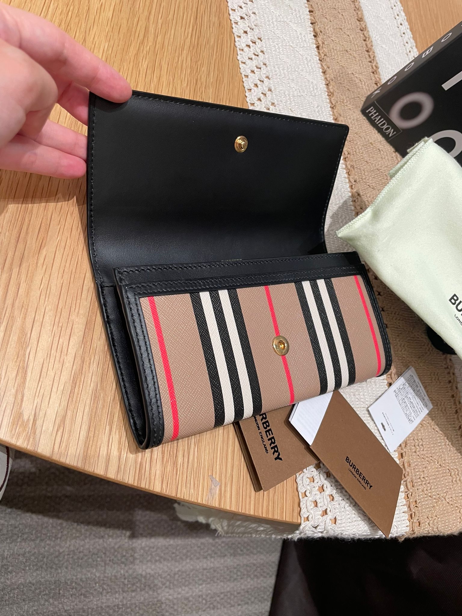 未使用品 Burberry Long Flap Wallet 100%Authentic, Unused ✅Dust bag