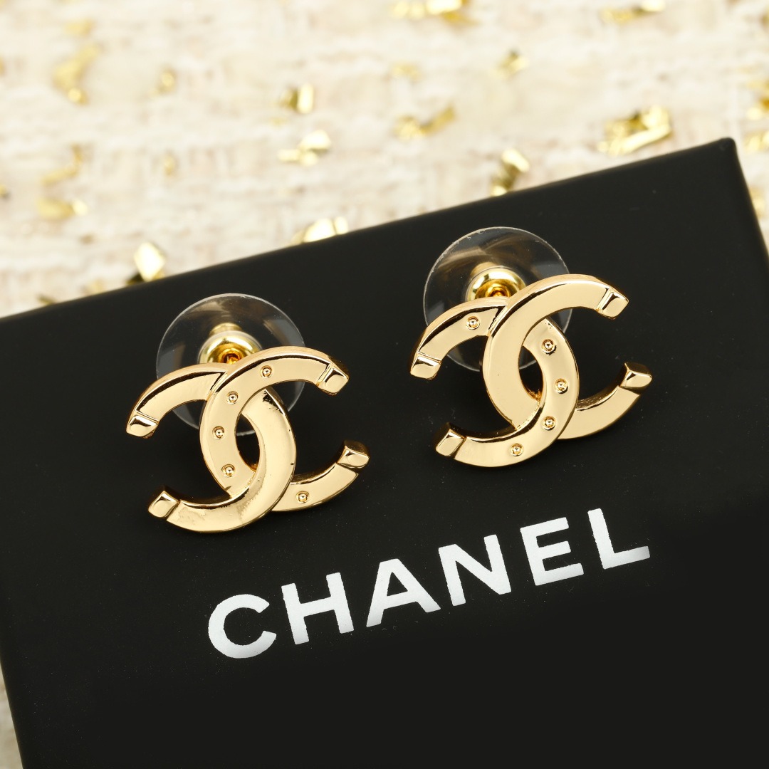 【原單】CHANEL 金色小號CC鉚釘耳環 - 禮盒裝