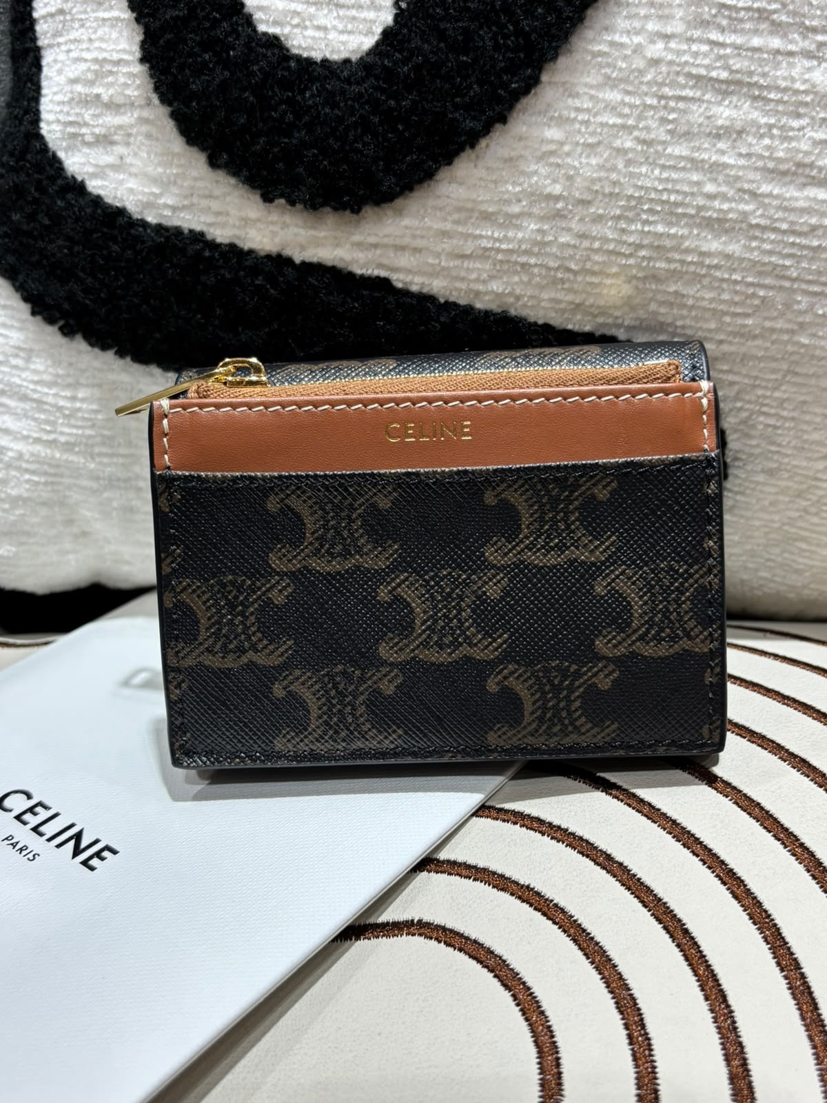 全新 Celine compact wallet TRIOMPHE 摺疊銀包連散子包 100%Authentic,全新貨品 ✅26專門店收據✅dust bag ✅box