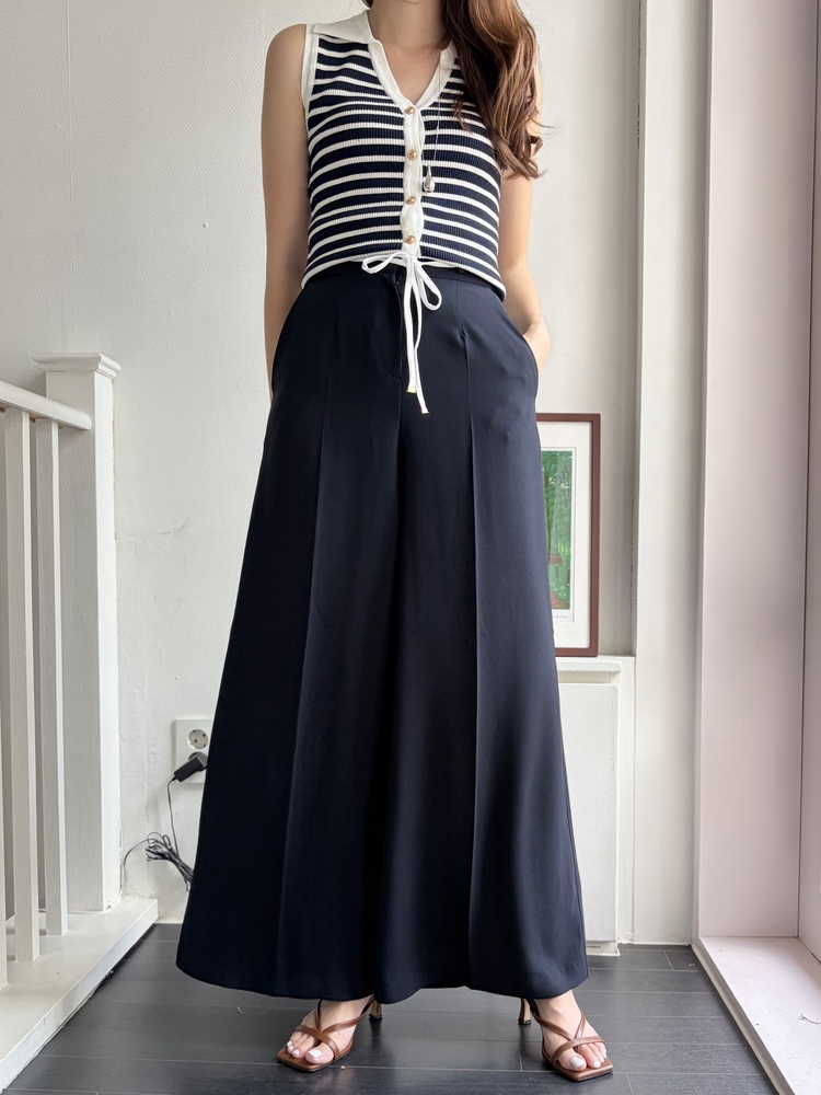 The Effortless Stripe Vest (White)