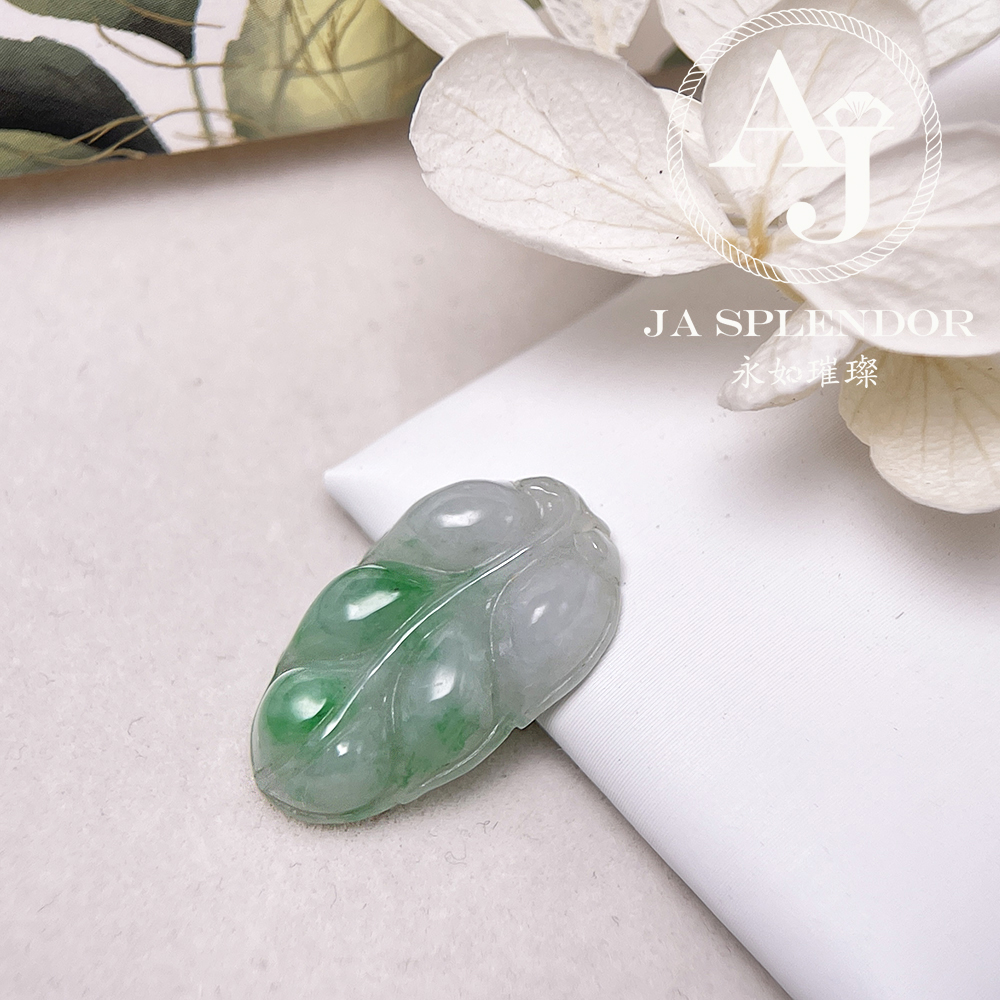 JN-09 天然翡翠A玉 白底青半山半水肥厚事業有成/玉葉金吊墜