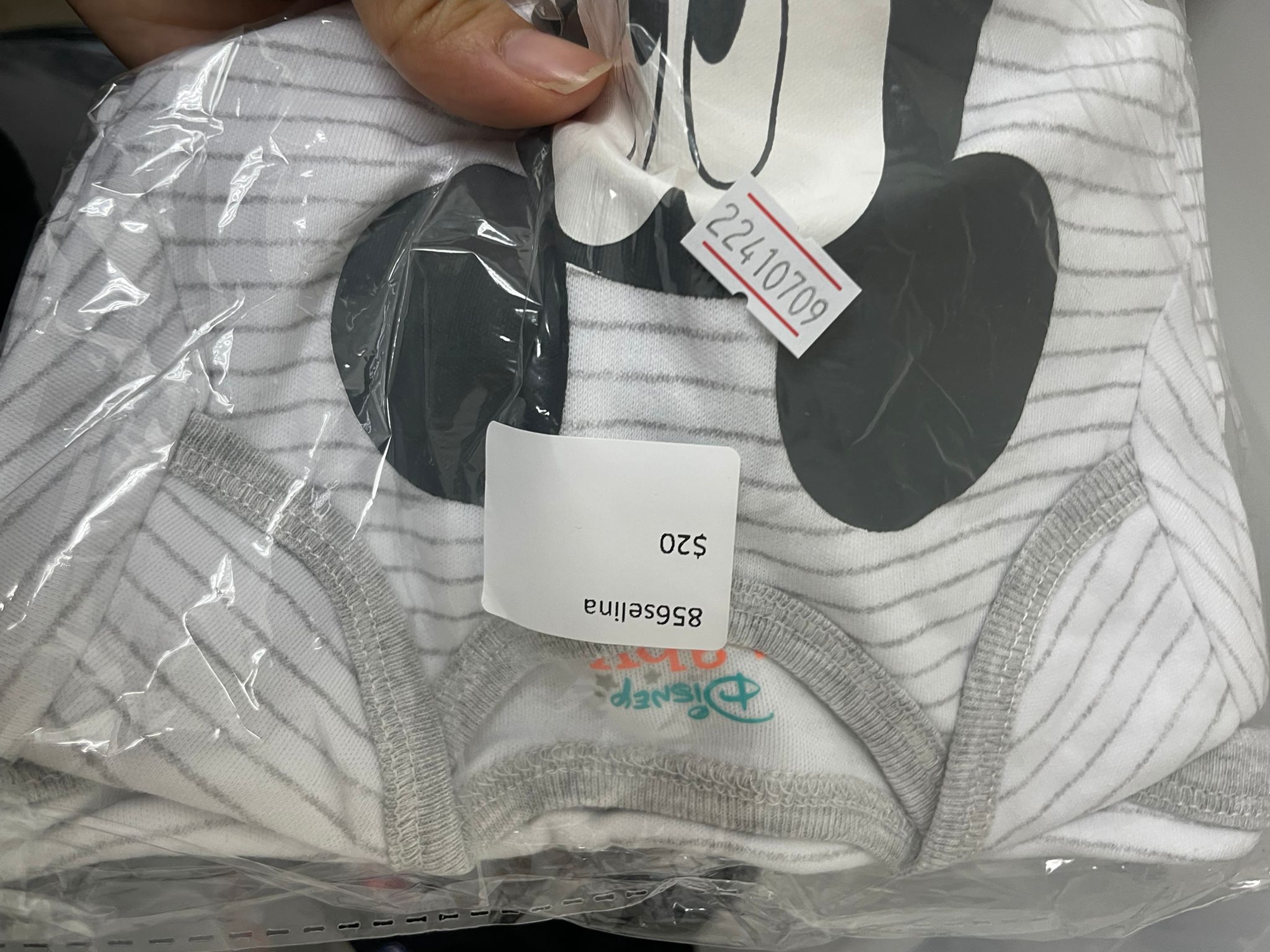 856selina 四月清貨不設儲貨，麻煩填上寄貨地址