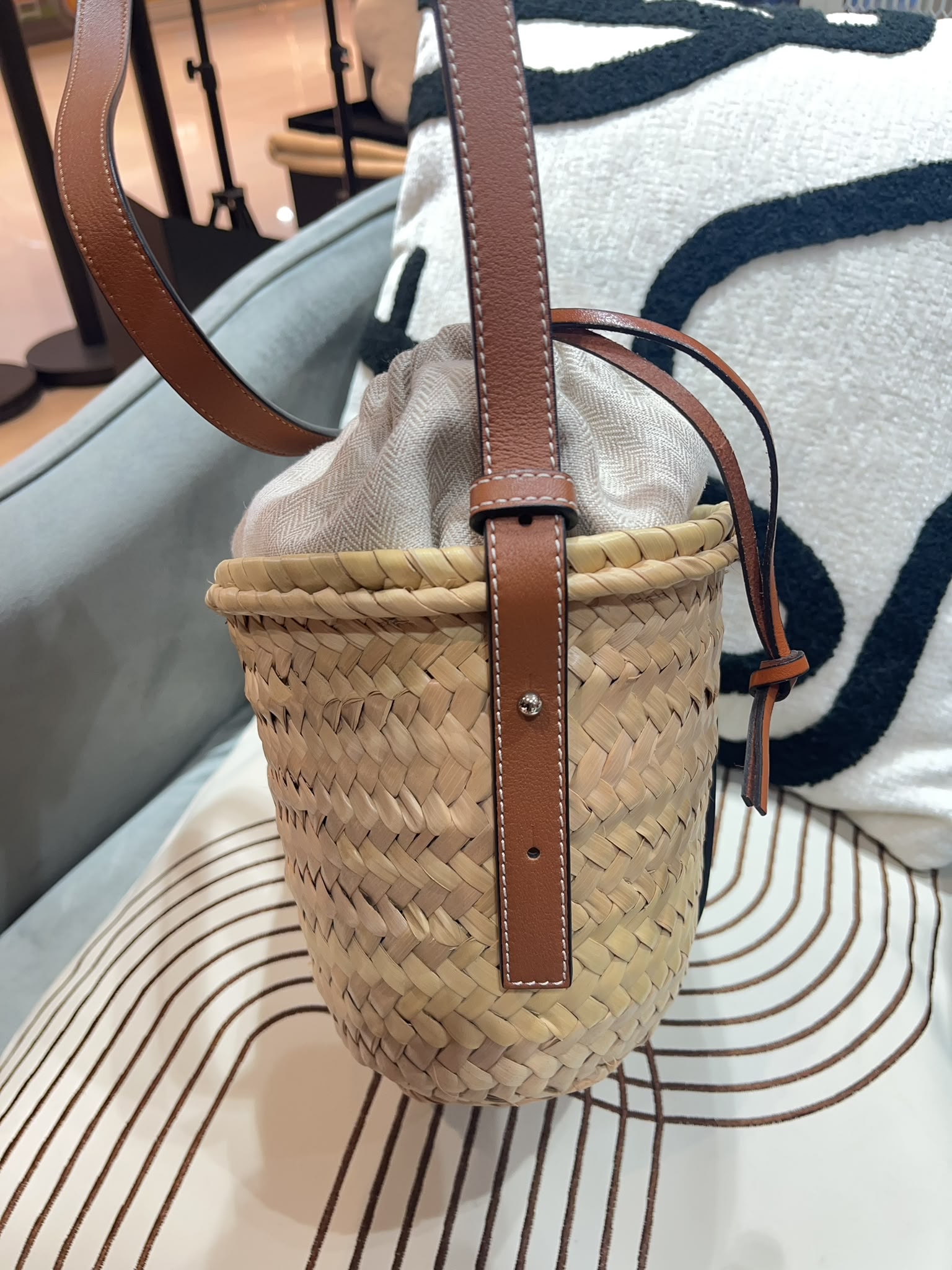 Loewe RAFFIA shoulder bag 斜孭袋 100%Authentic ,98%new ✅dust bag 