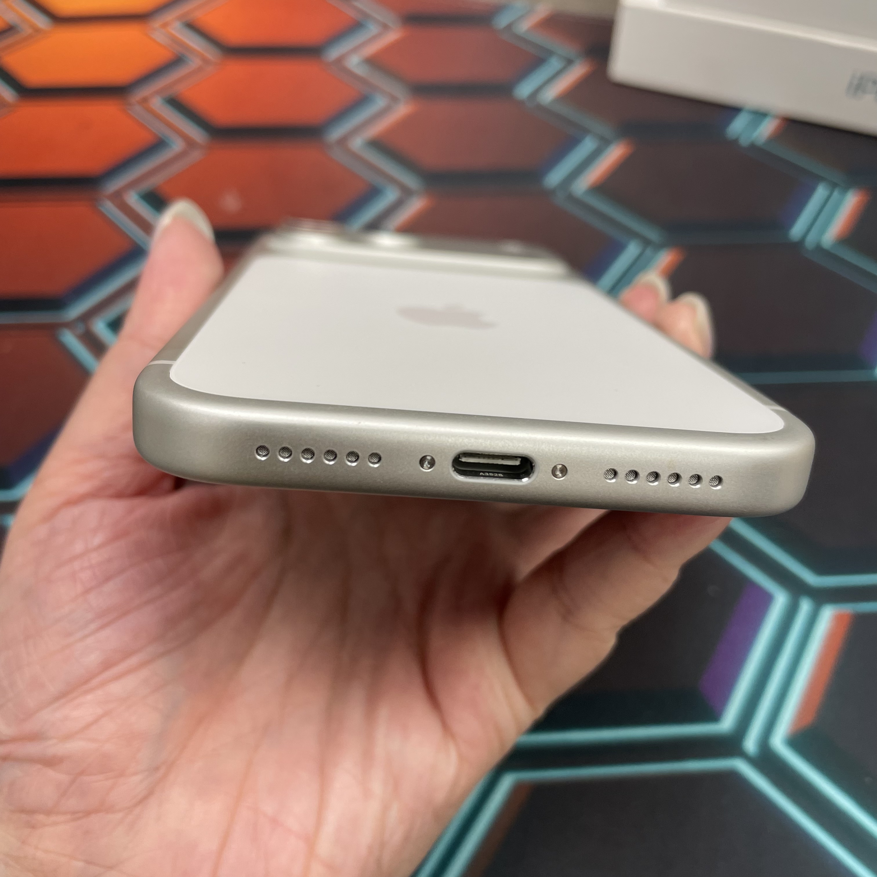 *6640 17 Pro max 未使用品 256GB 電100 銀色 sliver