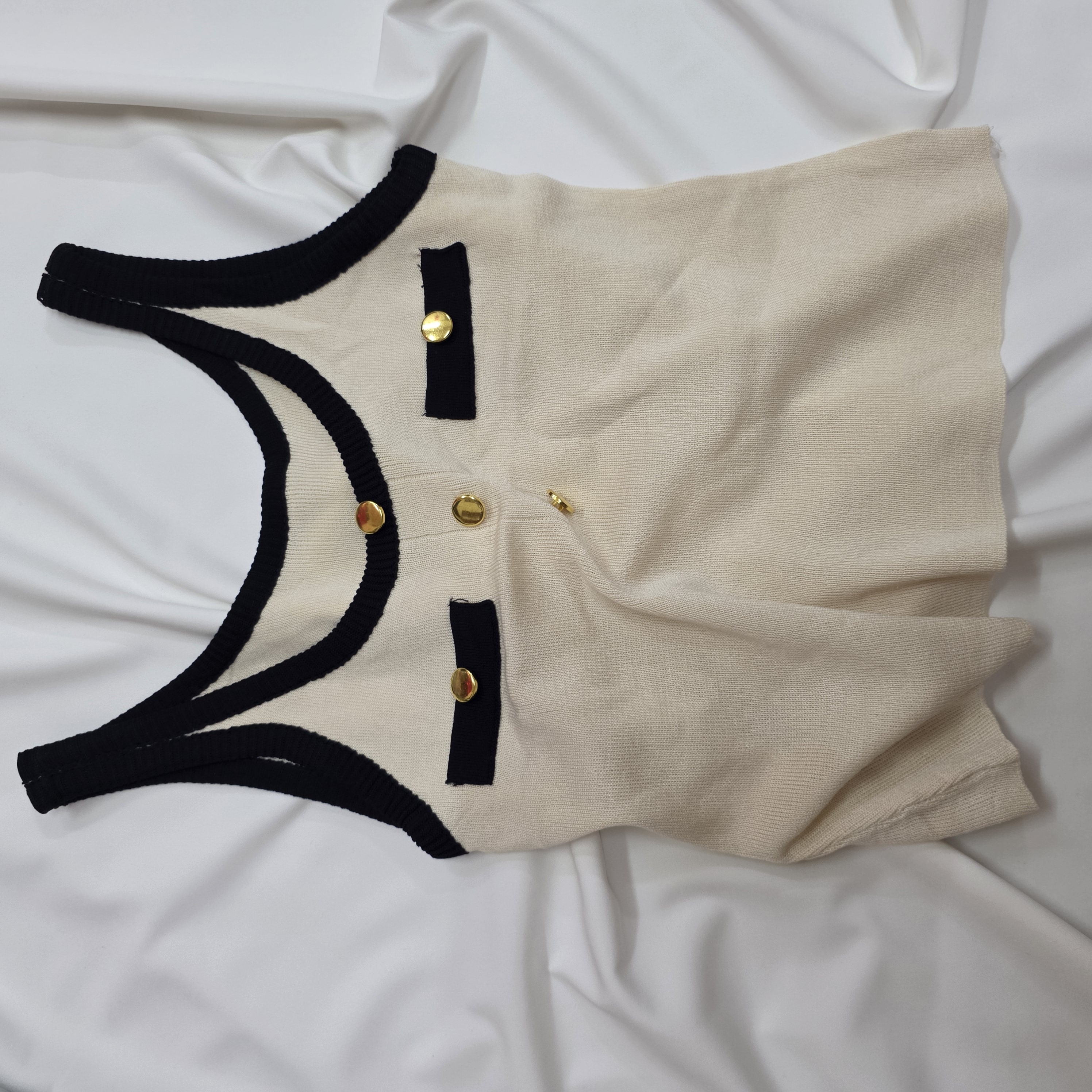 T20022#M6810 [Knit Sleeveless Top] Contrast Trim Button Tank Casual Chic