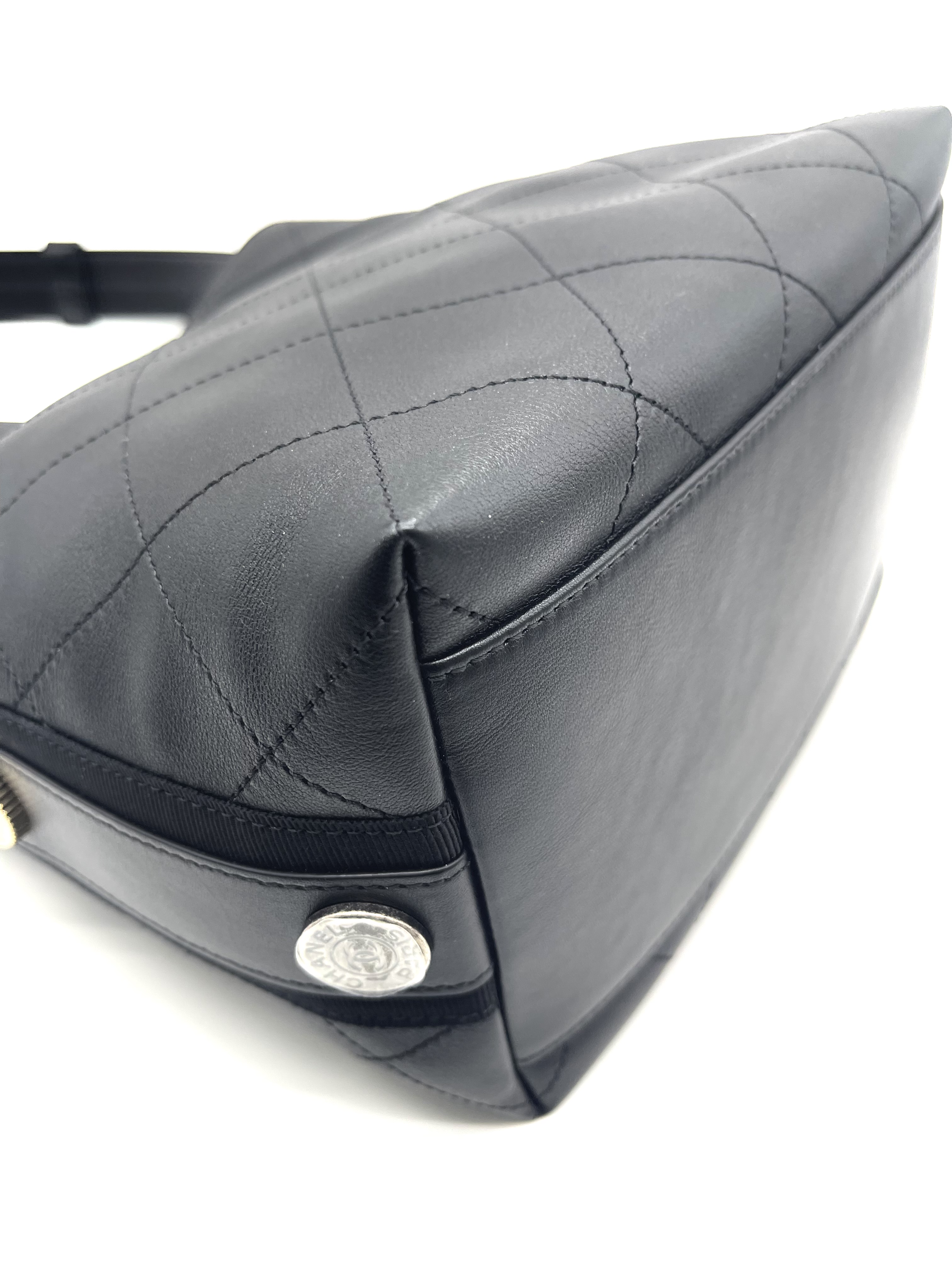 Pre-owned Chanel Button Up Hobo / Product Code: 26050618
