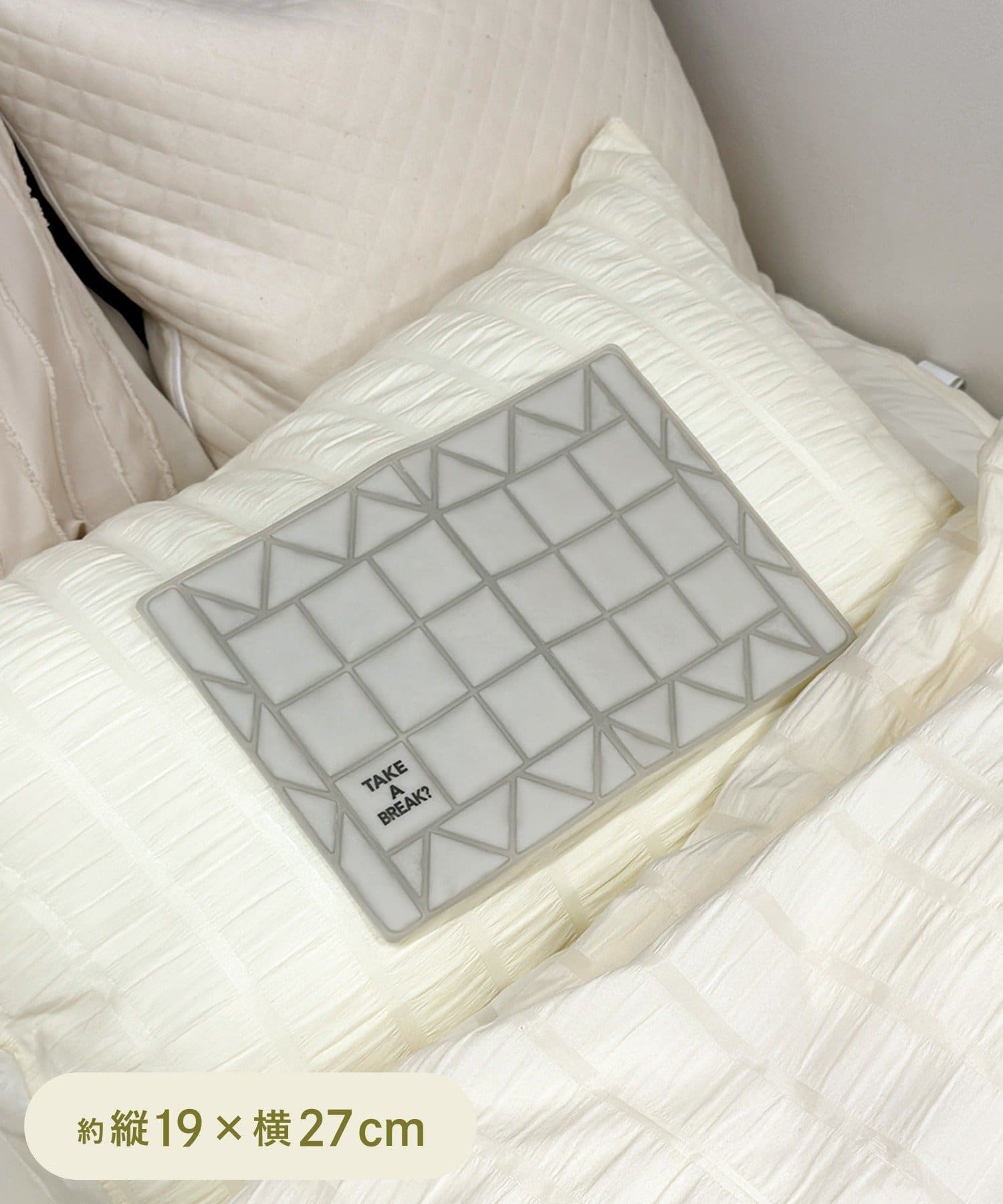 日本 3Coins 冷感枕頭墊