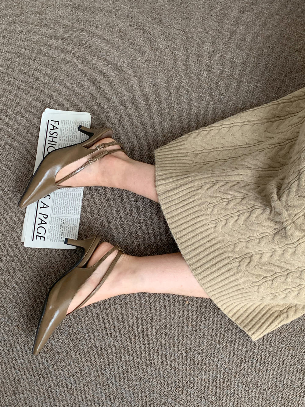 V strap slingback heeled shoes