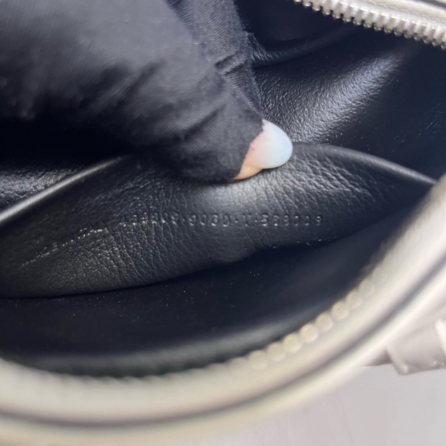 【預訂貨品】巴黎世家白色全皮相機包