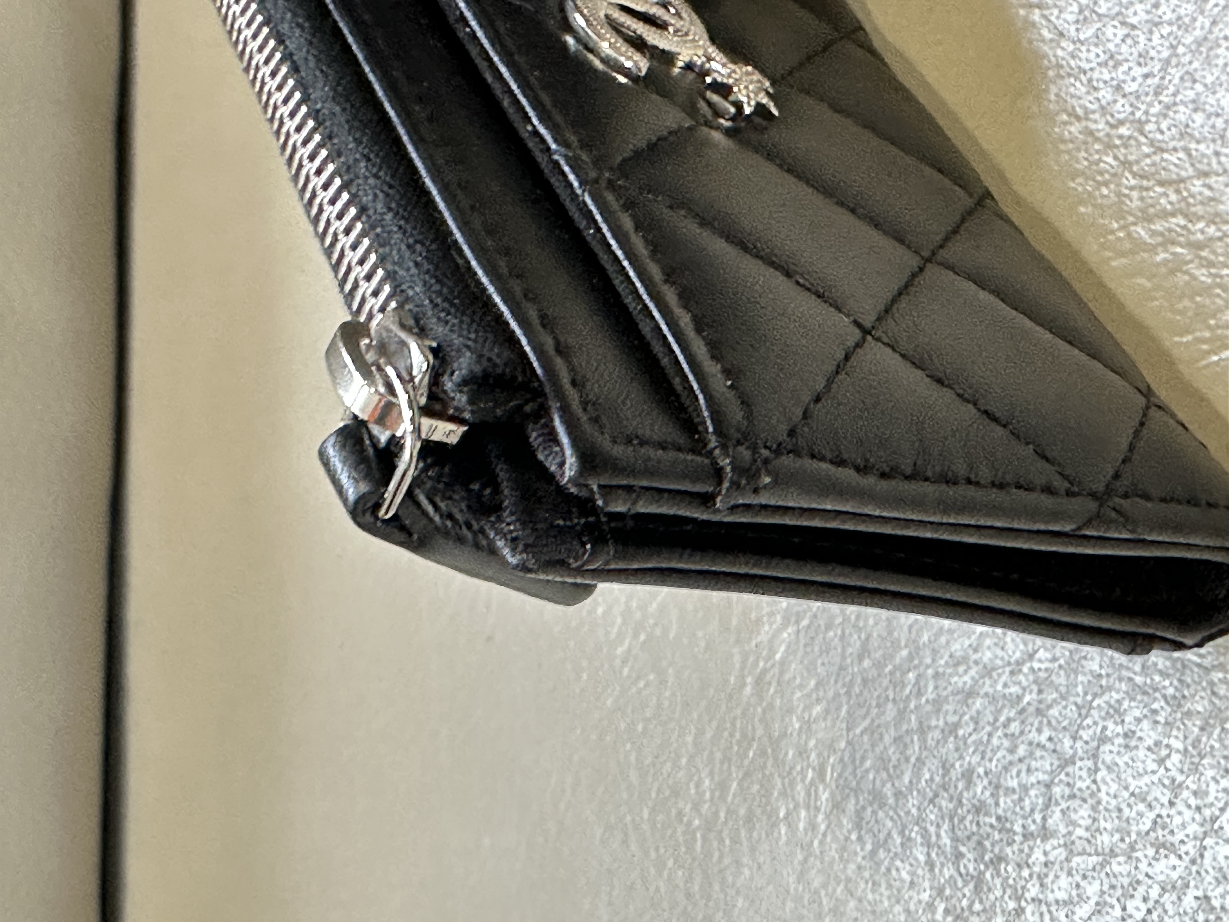 Pre-owned Chanel Star CC Quilted L-Zip Card Holder / Product Code: 26040505