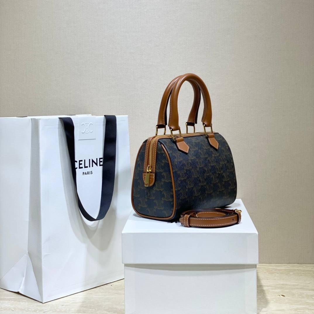 🔥大货实拍图 𝗖𝗘𝗟𝗜𝗡𝗘♥𝗧𝗥𝗜𝗢𝗠𝗣𝗛𝗘 𝗖𝗔𝗡𝗩𝗔𝗦小号波士顿 型号：197582 尺寸19.5*14*7cm