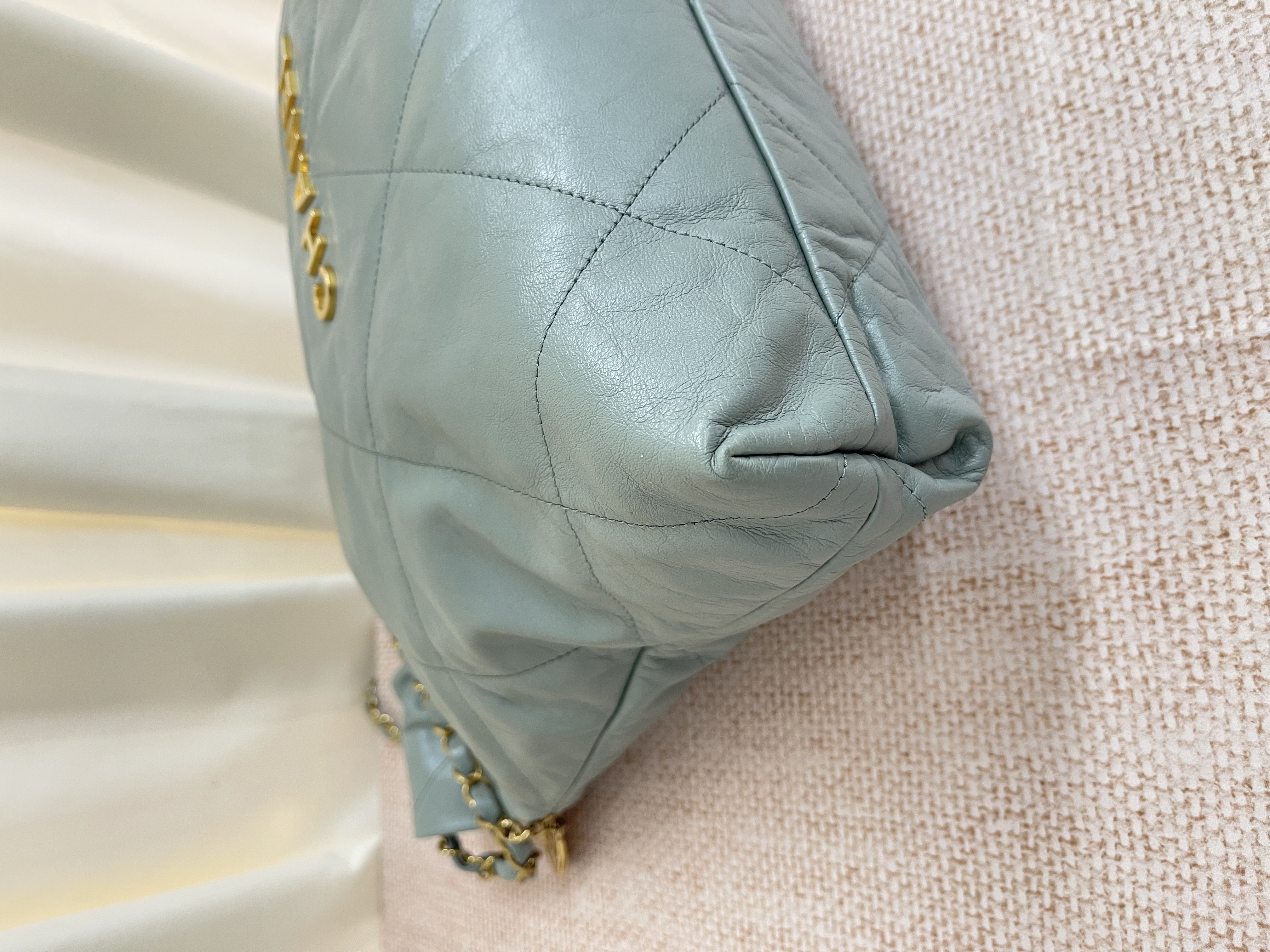 Pre-owned Chanel 22Bag/ Product Code: 26043005