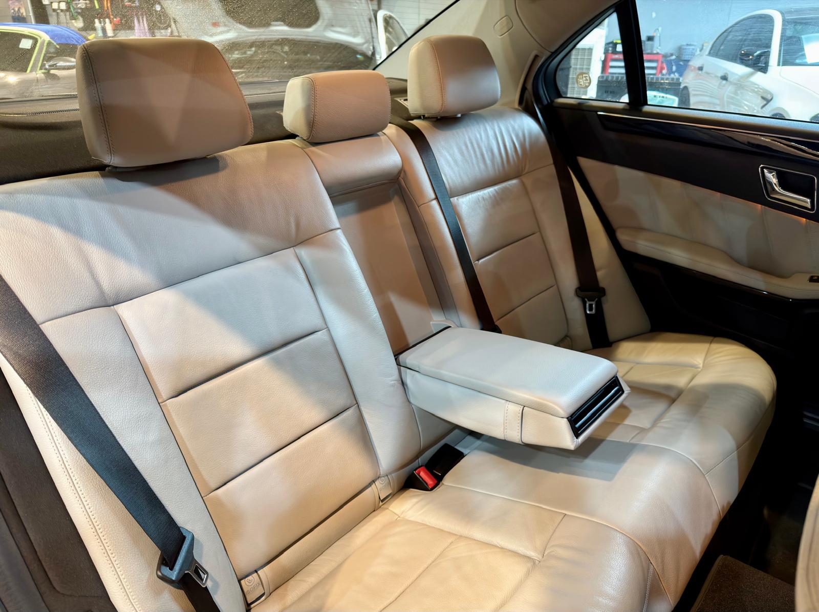 Mercedes-Benz E200 Avantgarde 2011