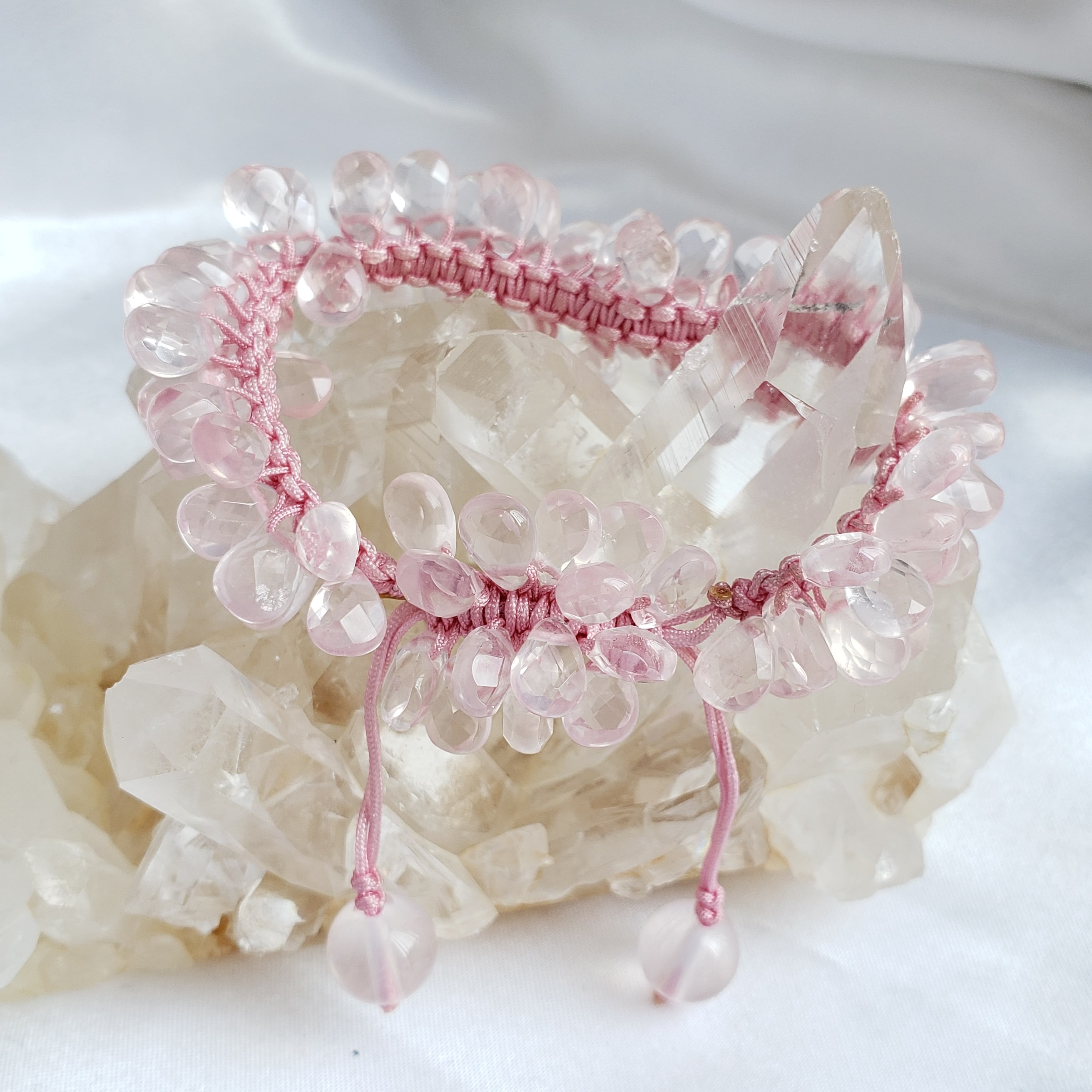 粉紅晶角度水滴織繩手鏈