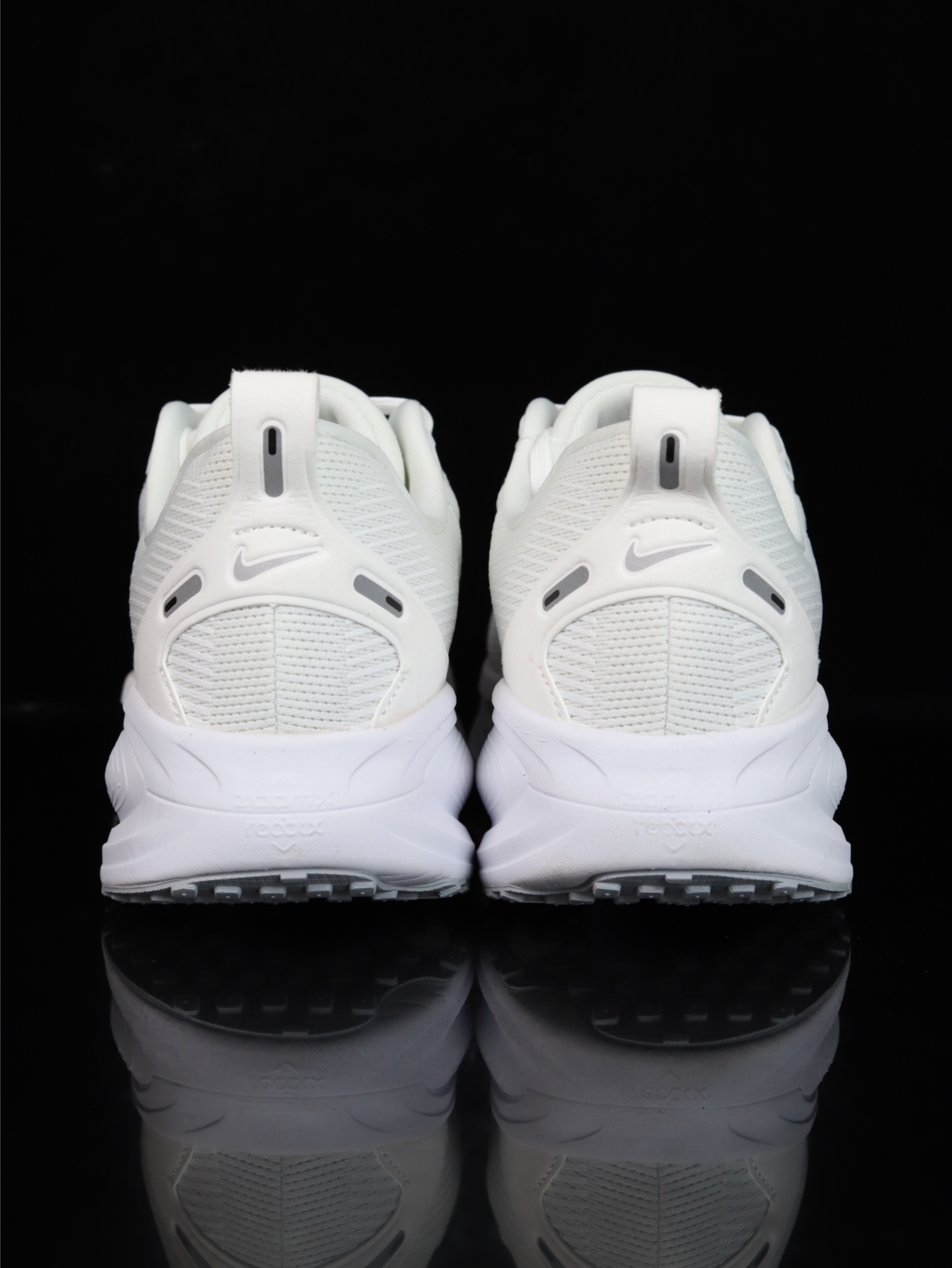 Nike Vomero 18 HM6803-300