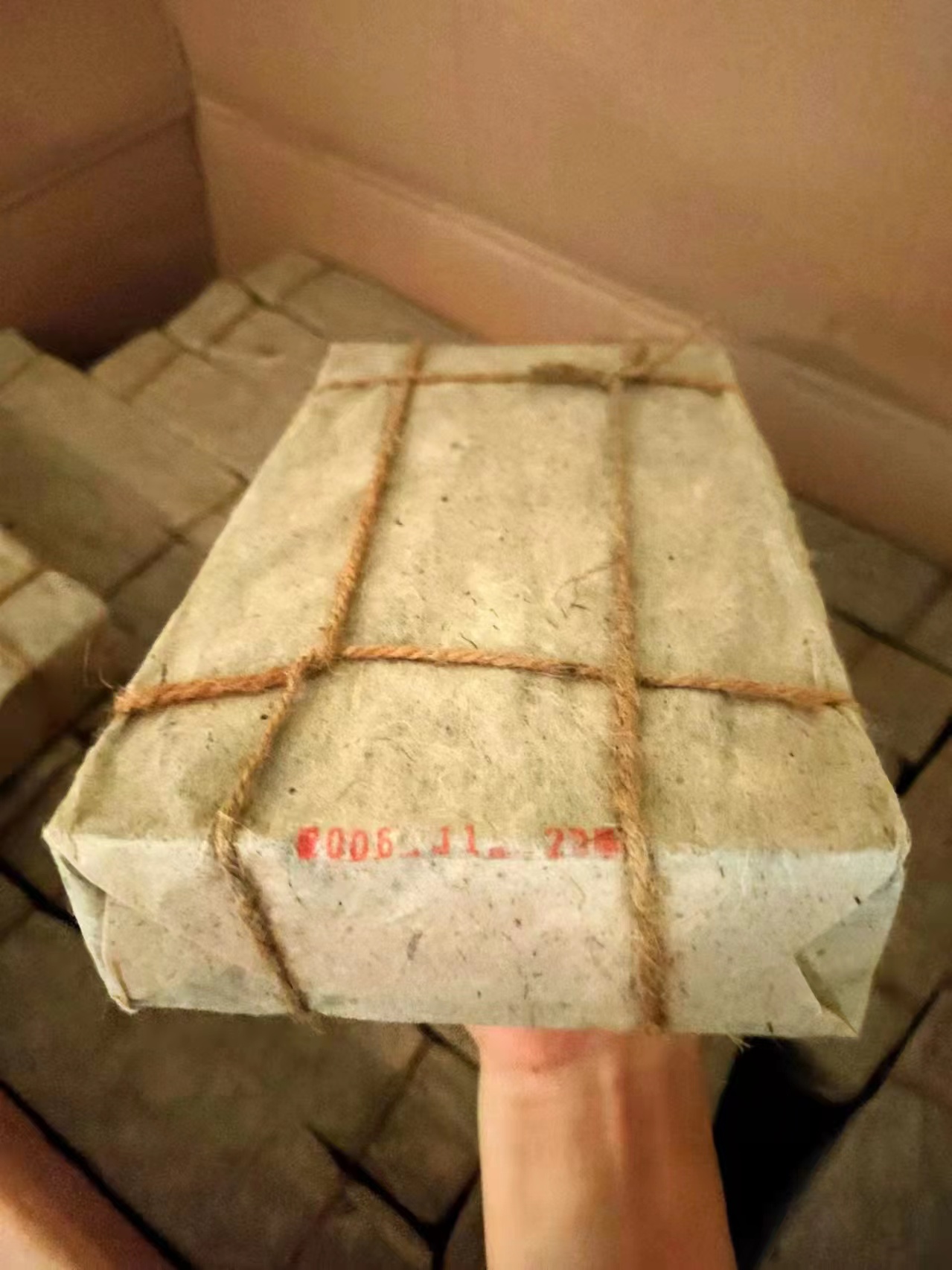 2006年 普洱茶- 易武野生熟磚