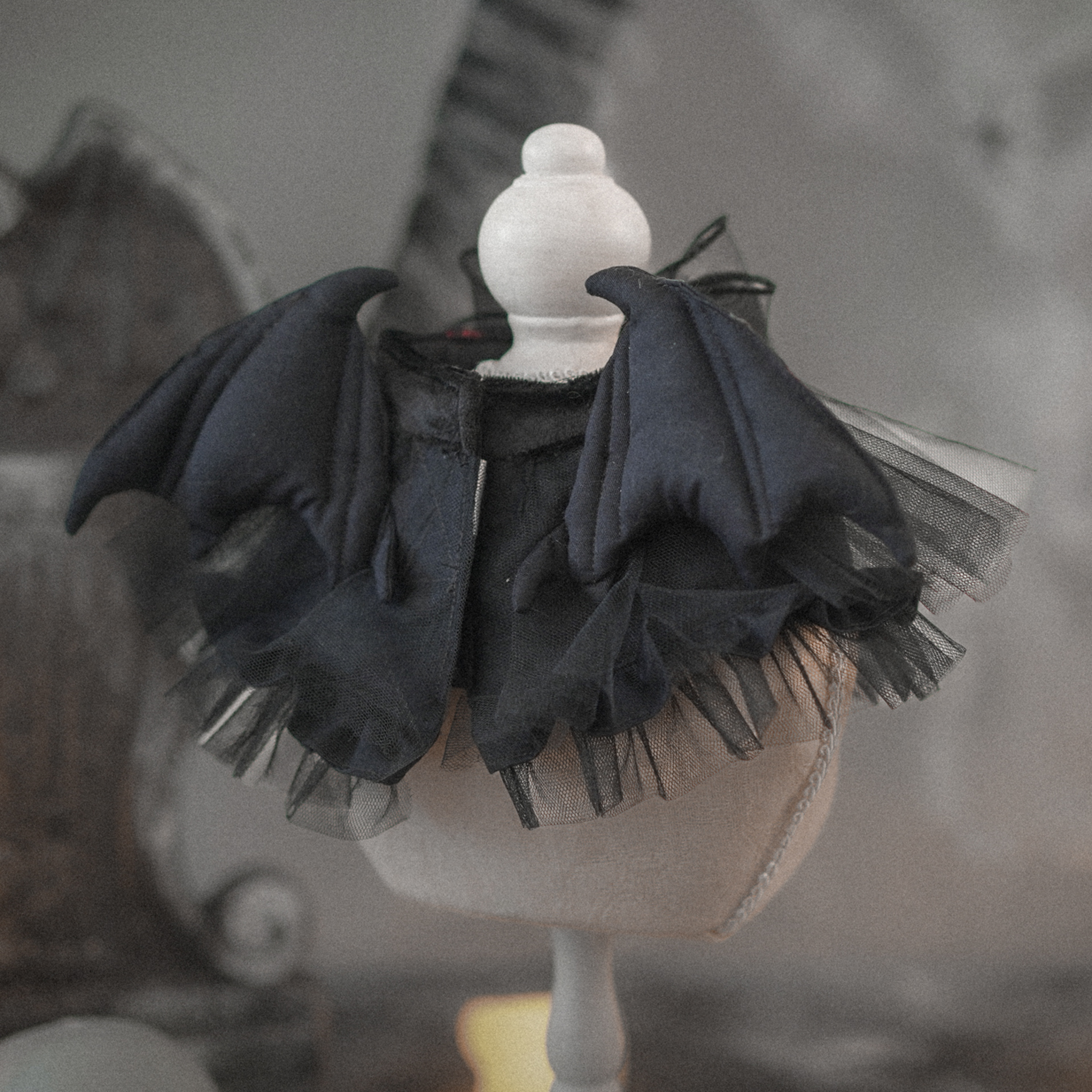 🎃Haunted Castle – Crimson Wing Pet Cape