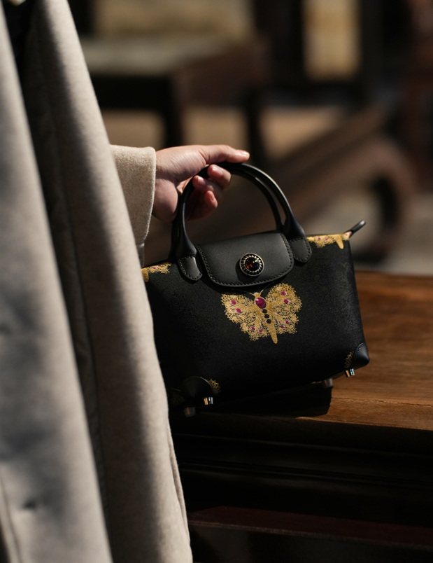 宋錦∞黑金紅蝴蝶牛皮小號手袋。上久楷