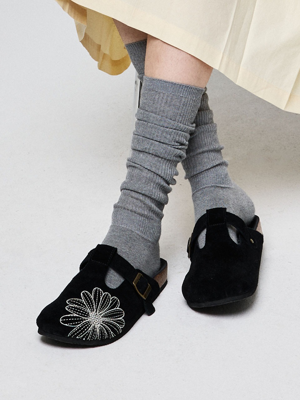 Mardi Mercredi Classique T-Strap Suede Mule 🌿