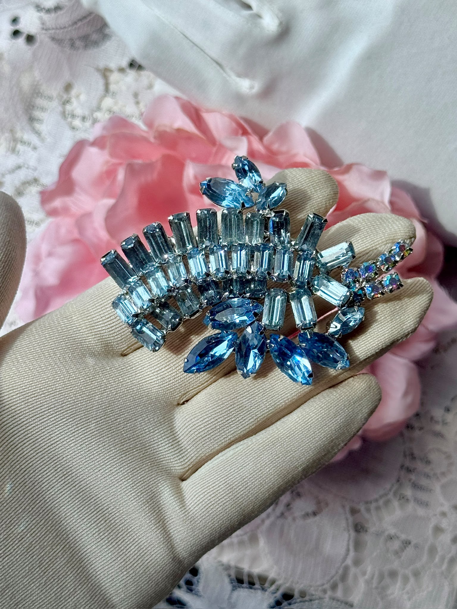 Vintage 1950s Blue Rhinestone Rhodium-Plated Statement Brooch （MT2589-29)