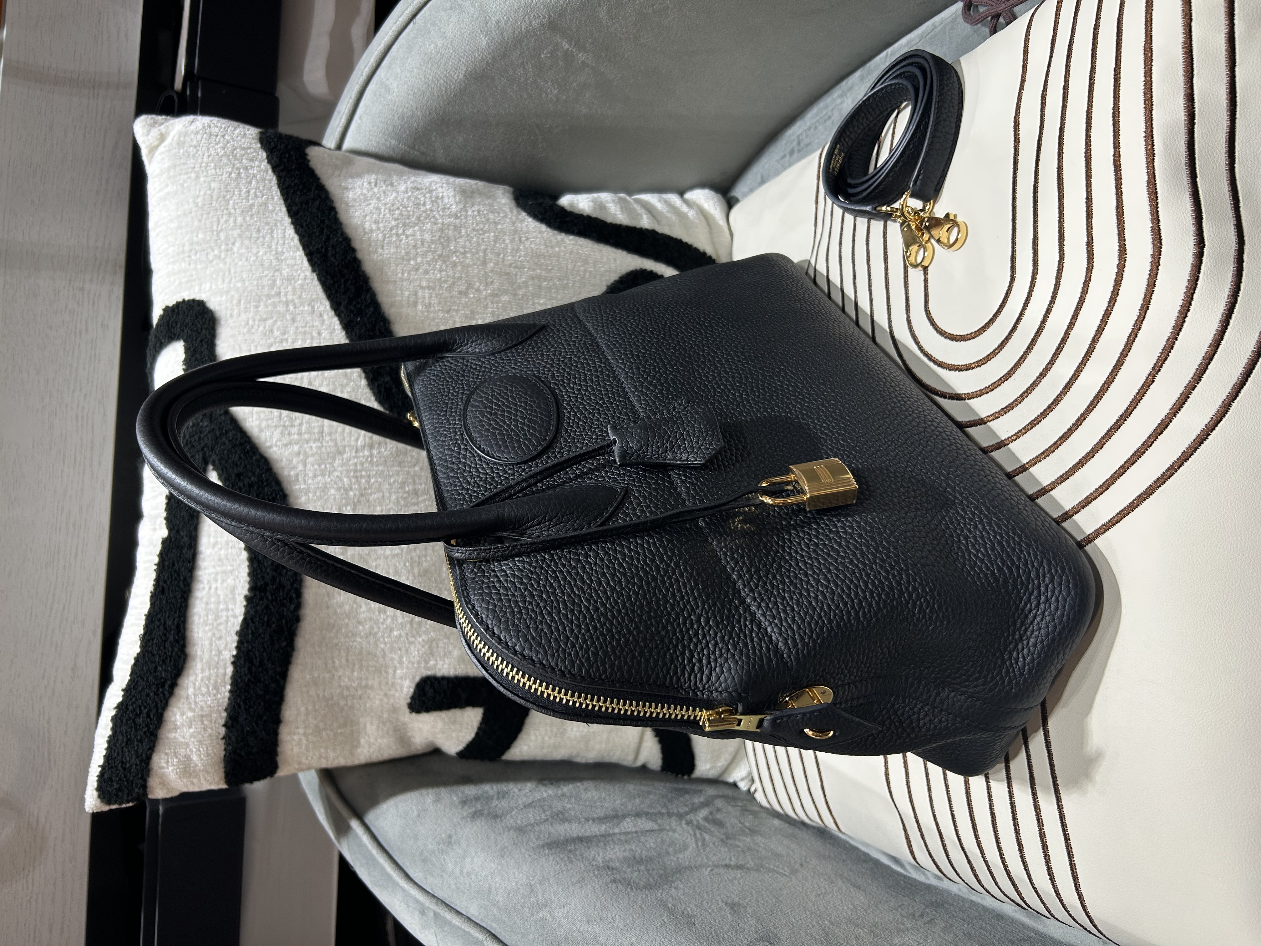 Hermes Bolide 31,STAMP C 黑金 100%Authentic,98%new  ✅key lock ✅肩帶✅塵袋✅box