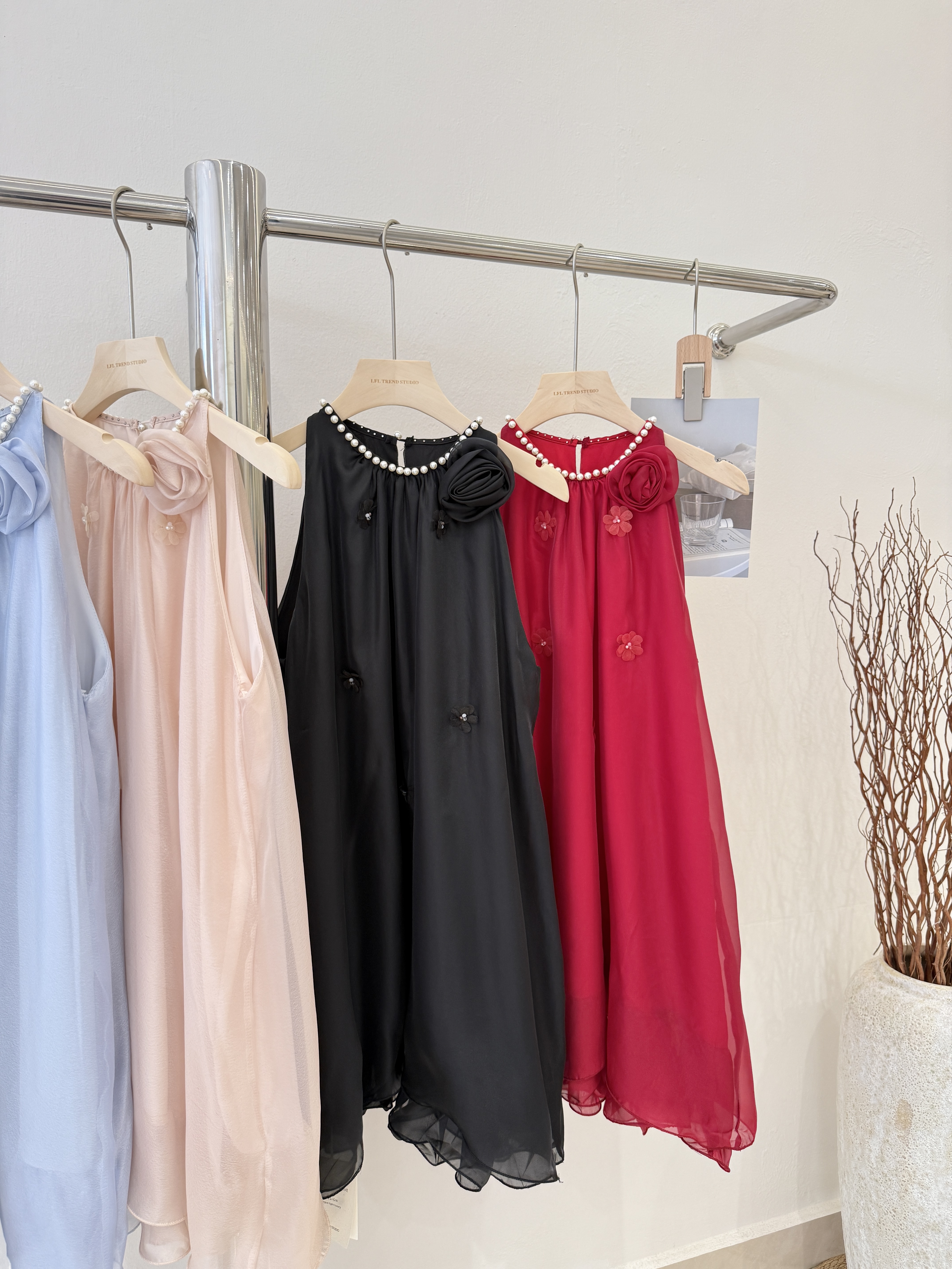 6756 法式钉珠高级感挂脖连身裙