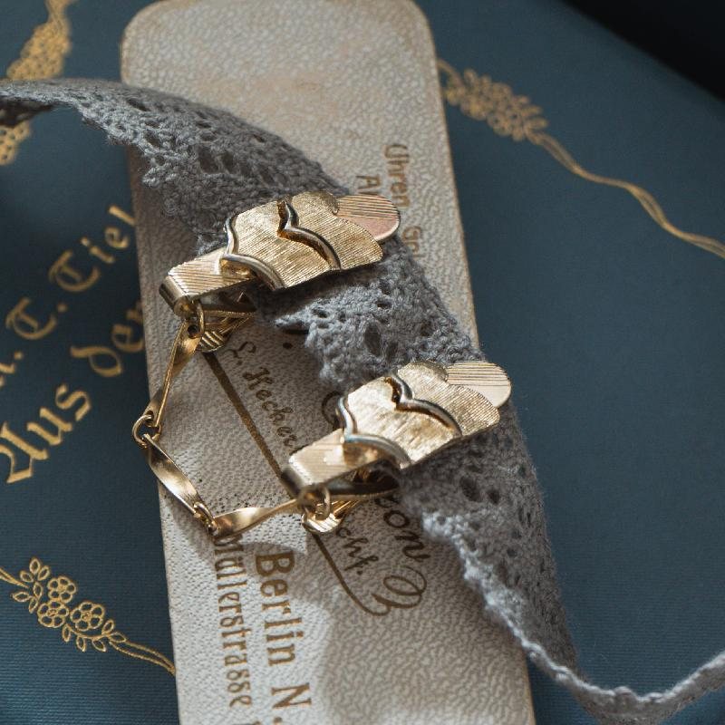 Vintage Novelty Brush Gold Tone Sweater Clips (MT1360-14)