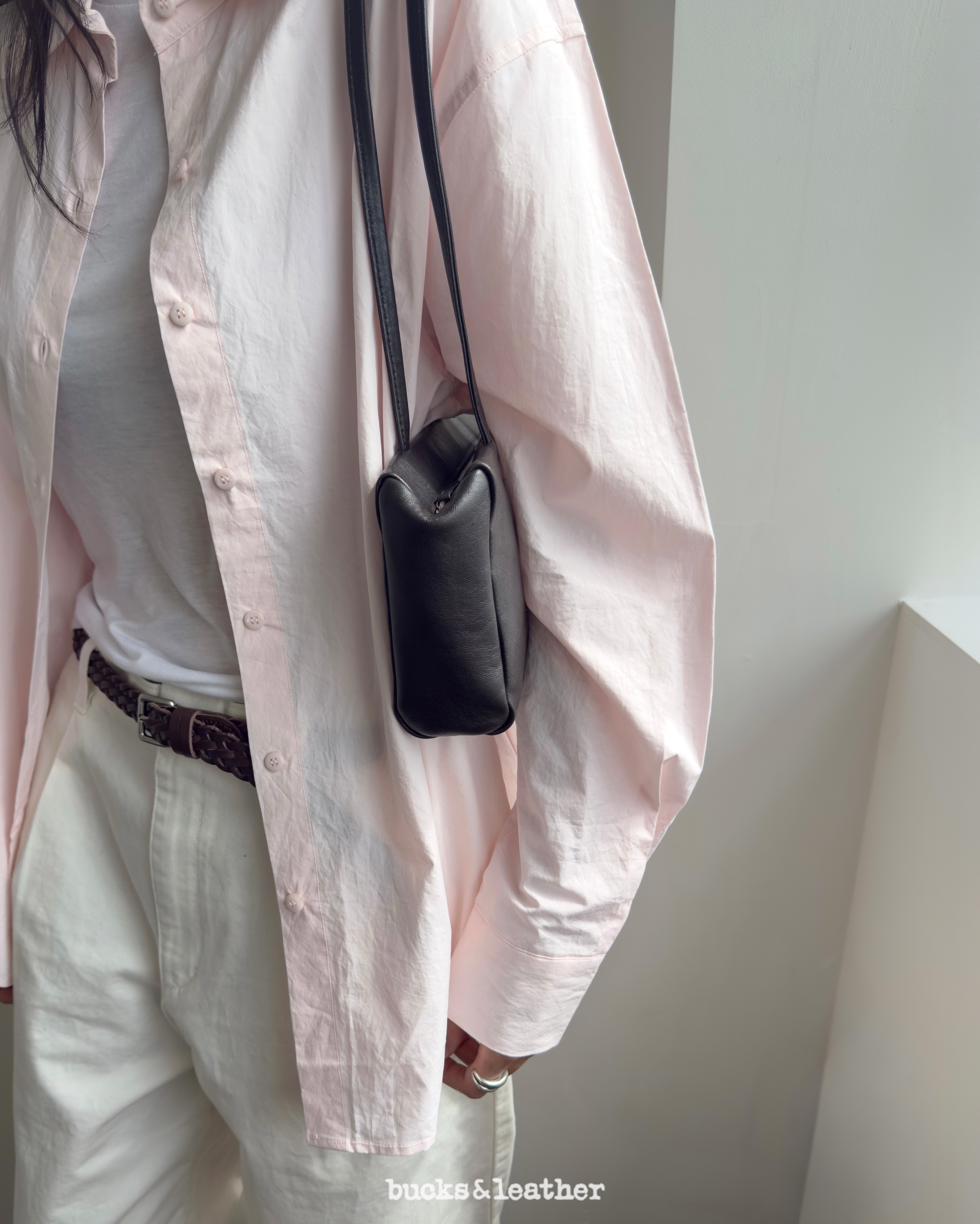 【26FW 】預訂_Slim Shoulder Bag By Bucks & leather