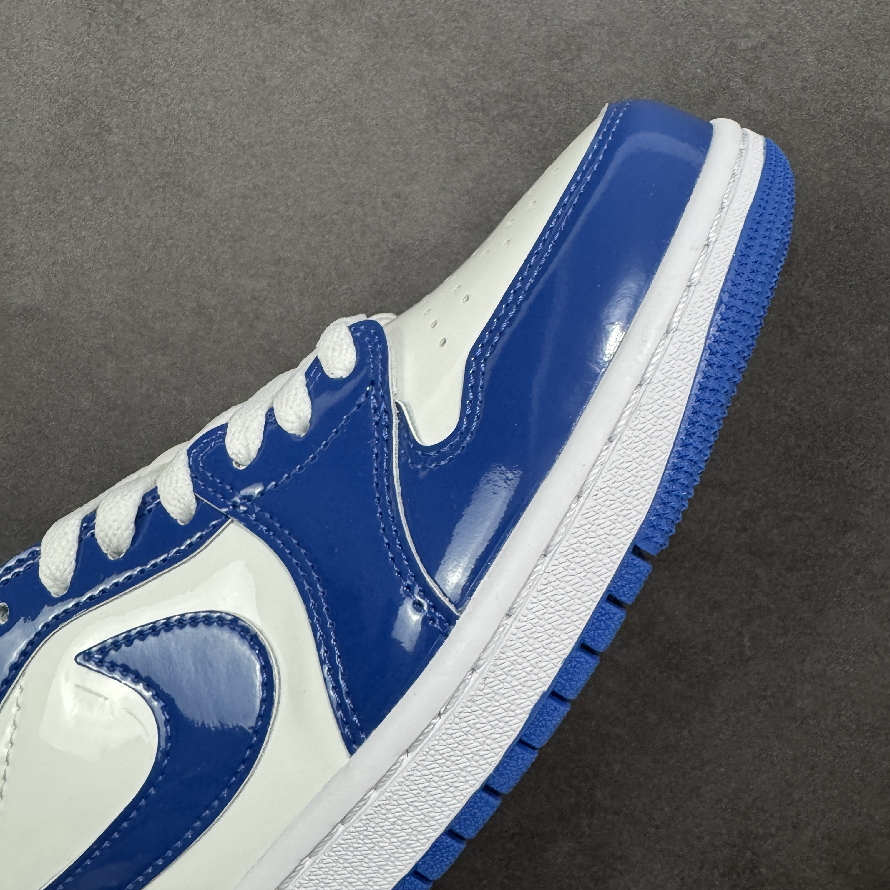 Air Jordan 1 Retro Low OG HQ6998-104