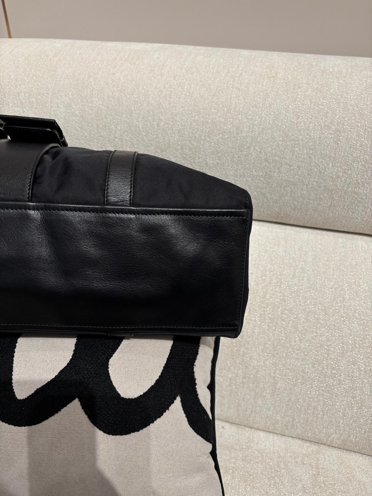 Prada nylon shoulder bag  100%Authentic,95%new 