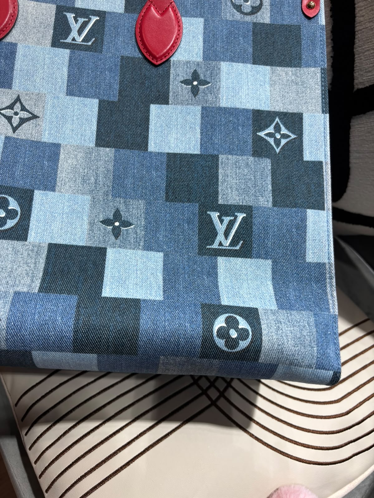 Lv OnTheGo M44992 Denim 限量版patch work 牛仔布100%Authentic, unused 99%New ✅Dust bag