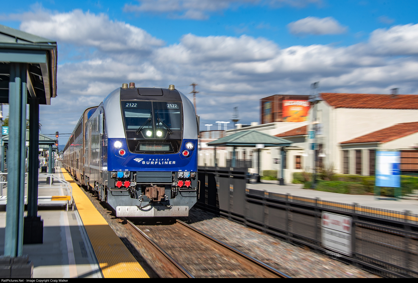 Kato 10-9001，SC44 Charger Amtrak Pacific Surfliner 動力火車頭加三客車卡套 DCC 數碼版本