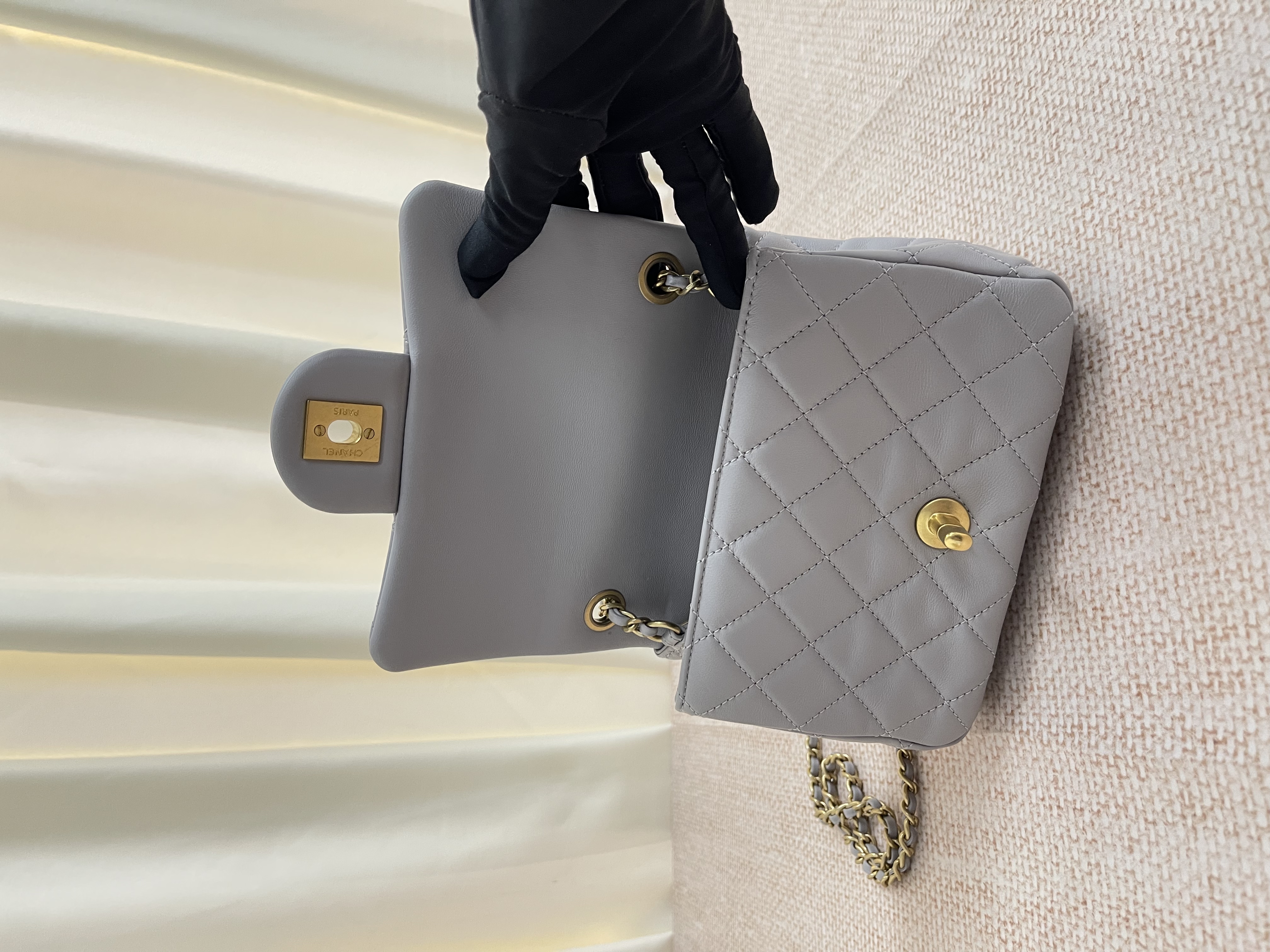 Pre-owned Chanel Square Pearl Crush / Product Code: 26042701