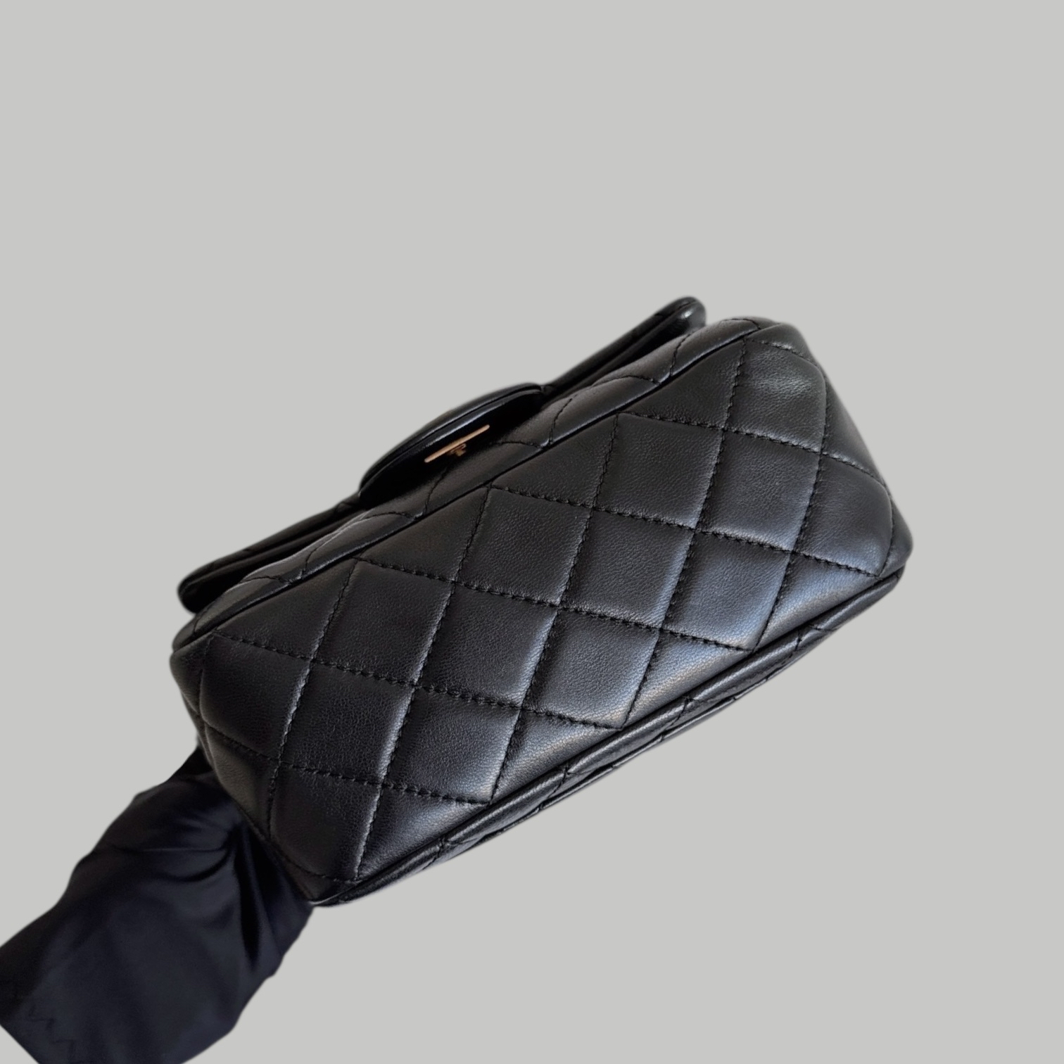 Chanel Lambskin 方胖金球