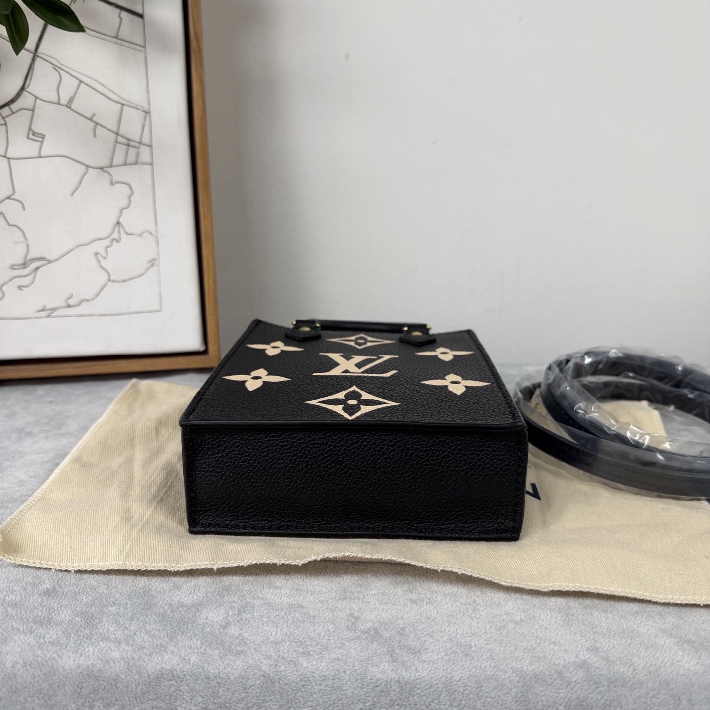 【預訂貨品】lv nano 黑白琴譜包