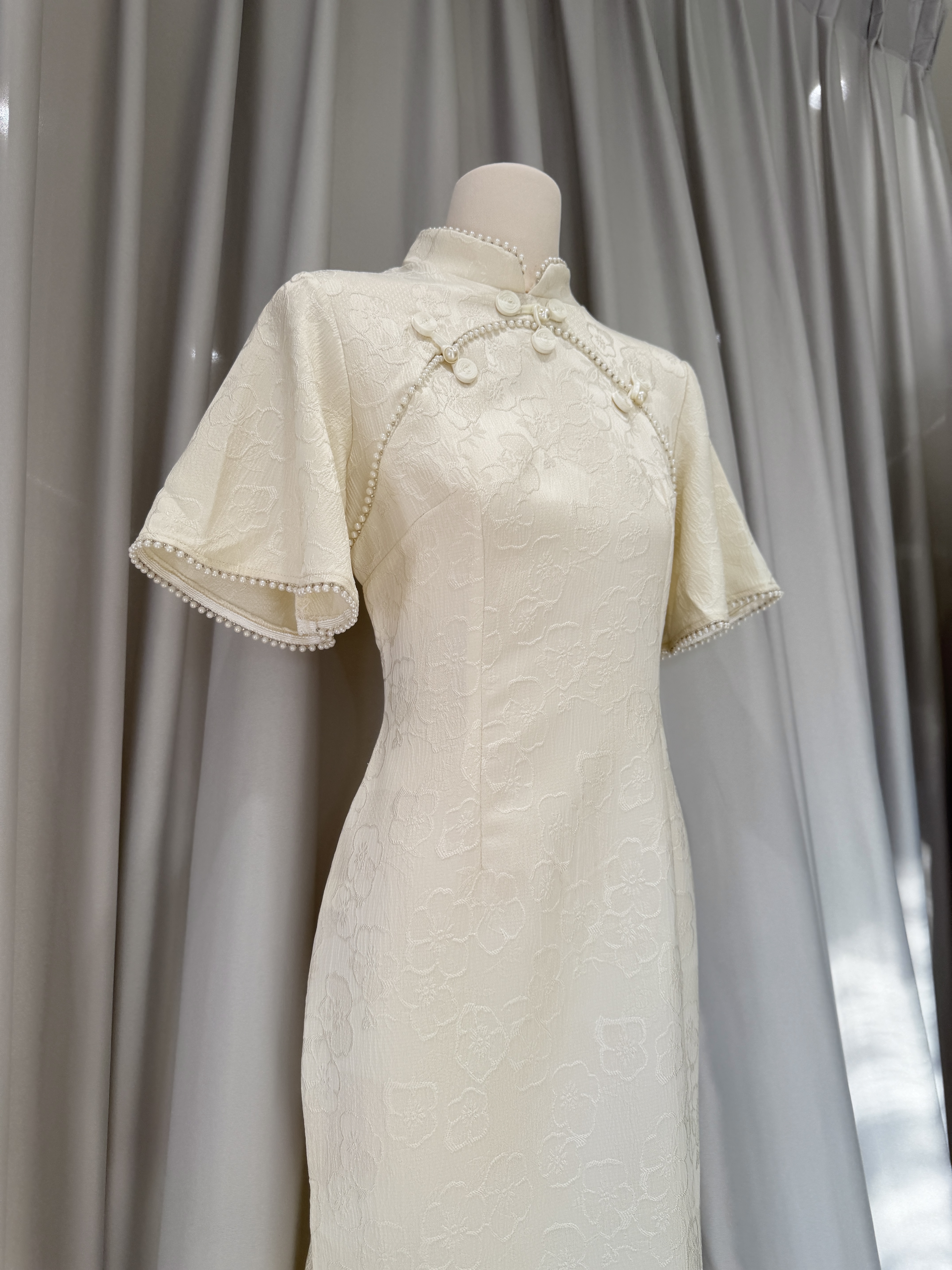 6633 新中式提花珍珠旗袍