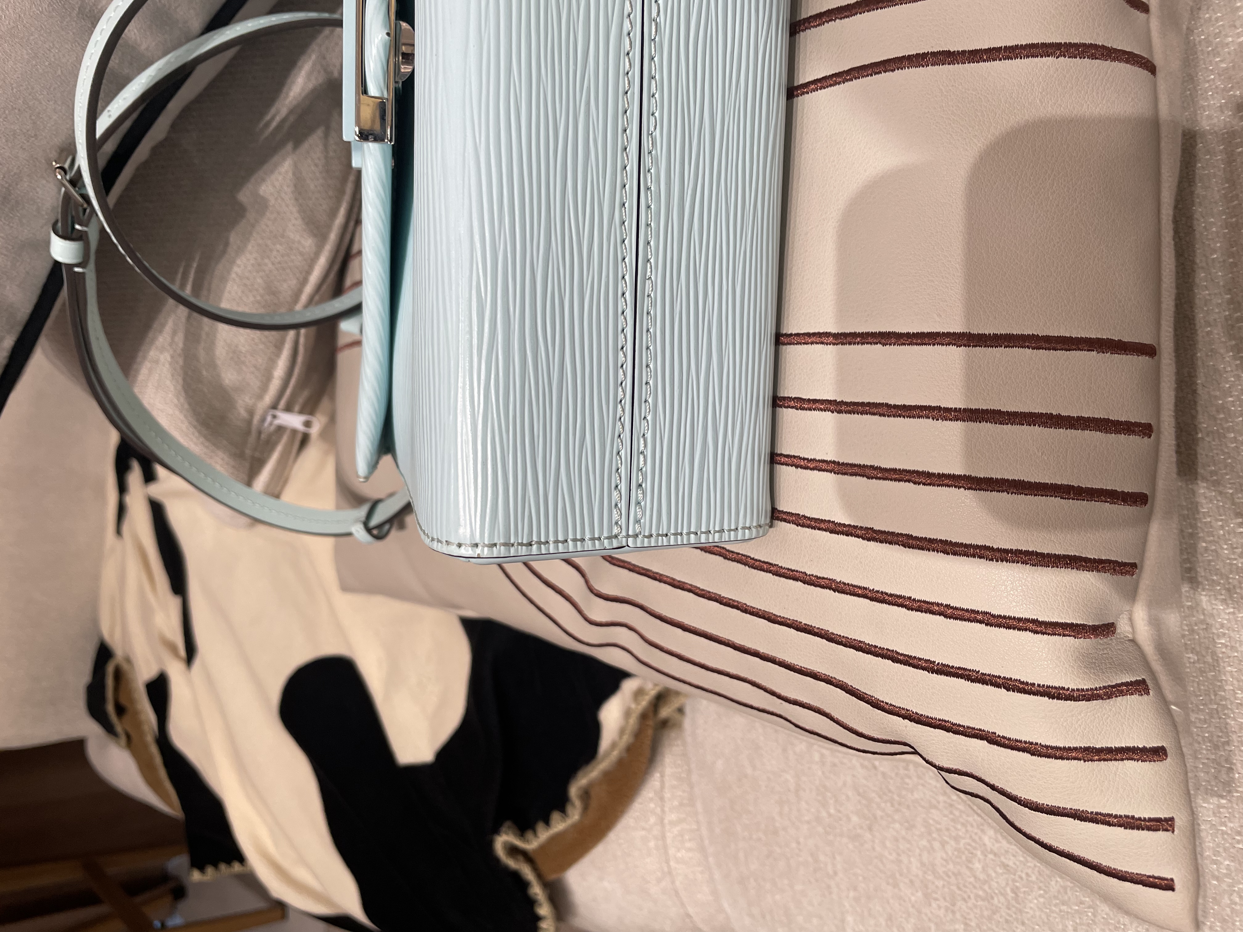 LV GRENELLE M55981 781715 epi 100%Authentic,98%new ✅塵袋 ✅box