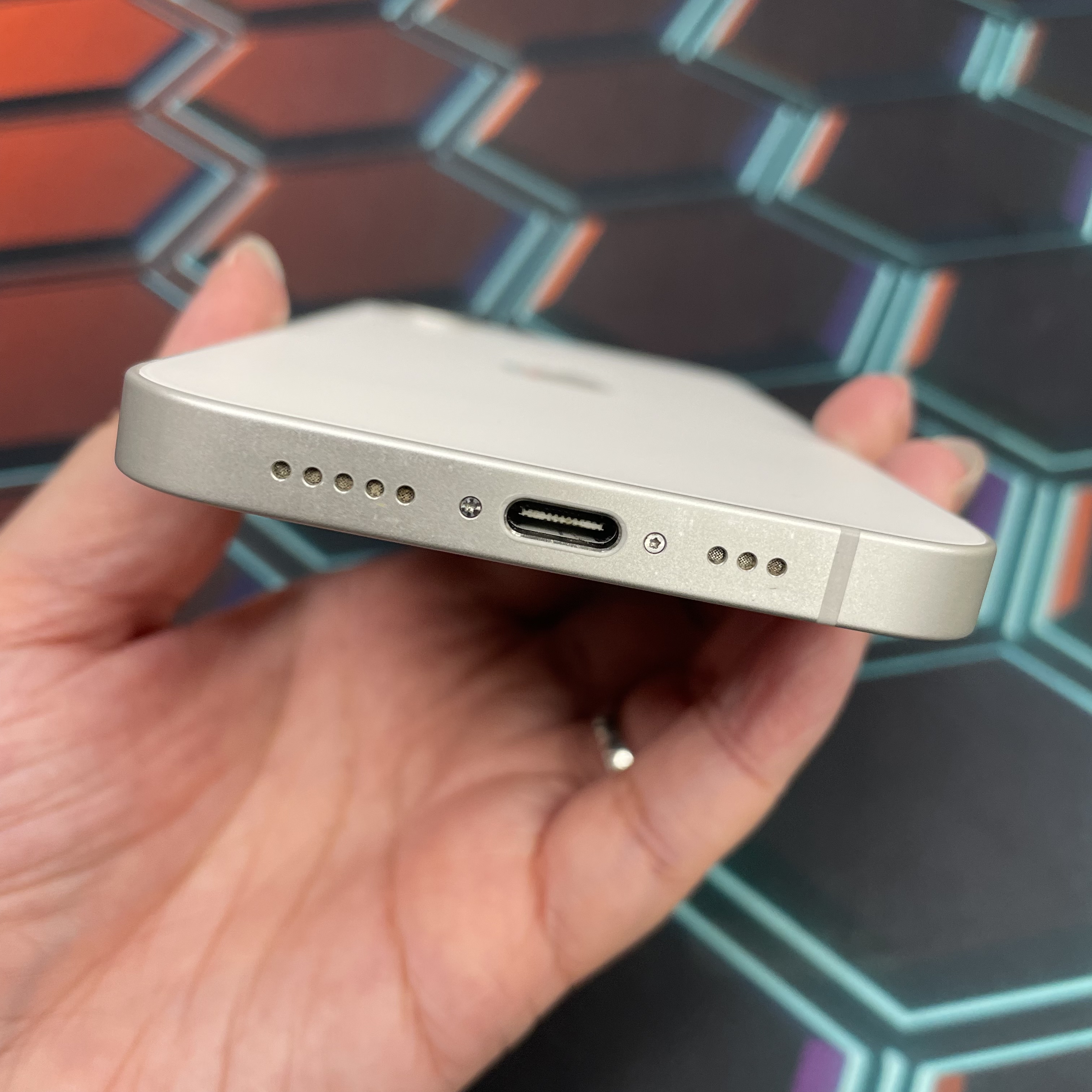 *7841 16e 勁靚機 128GB 電84 白色 white