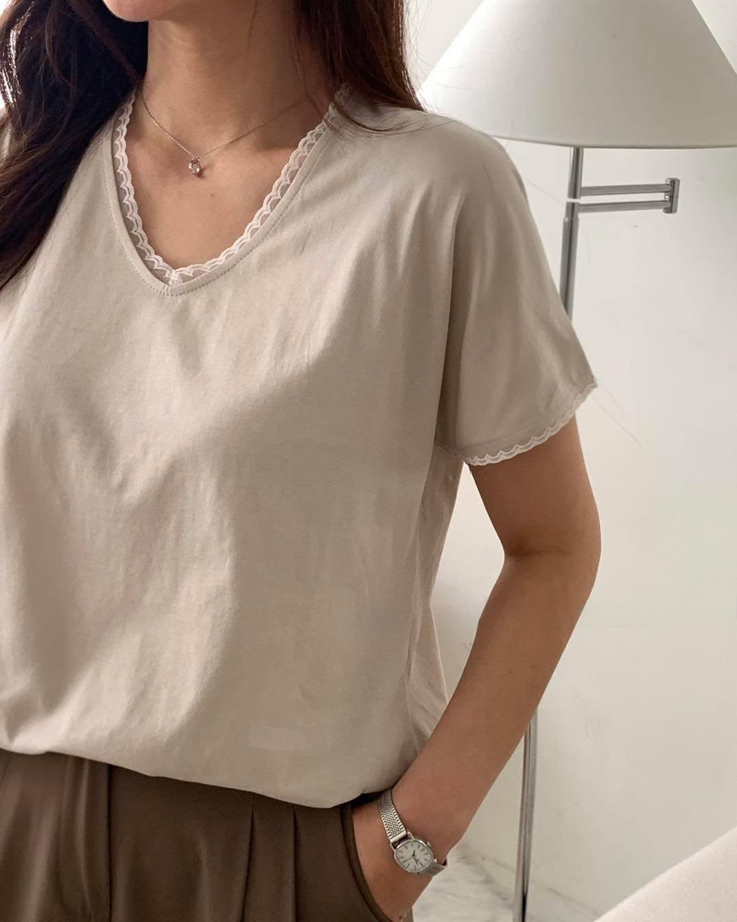 花邊V領Tee