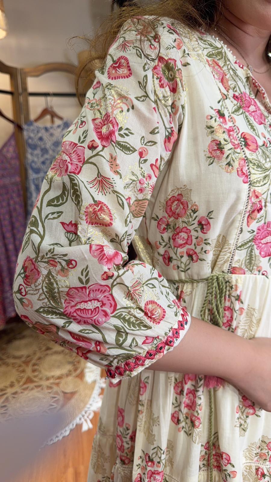 2570 Milky White Pink Cottage 4-Rope OP 45"