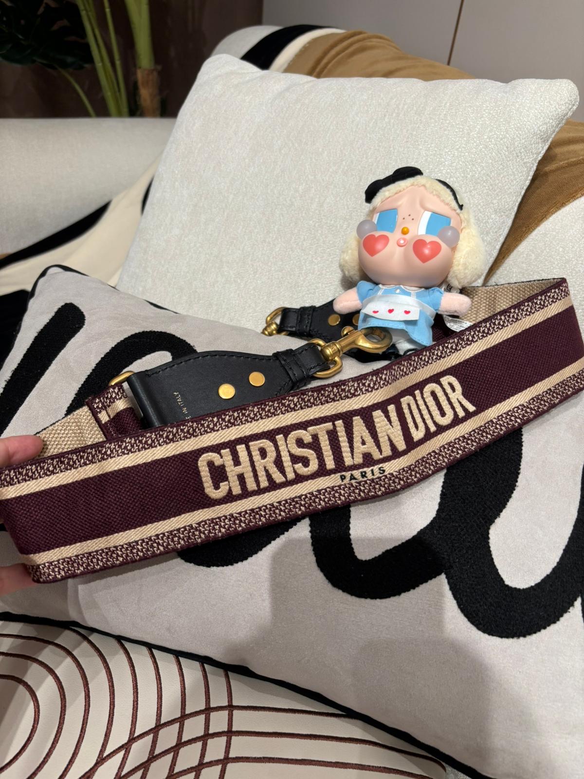 CHRISTIAN DIOR BAG STRAP Dior肩帶 （人手量度全長大概90 cm） 100%Authentic ,95%new 