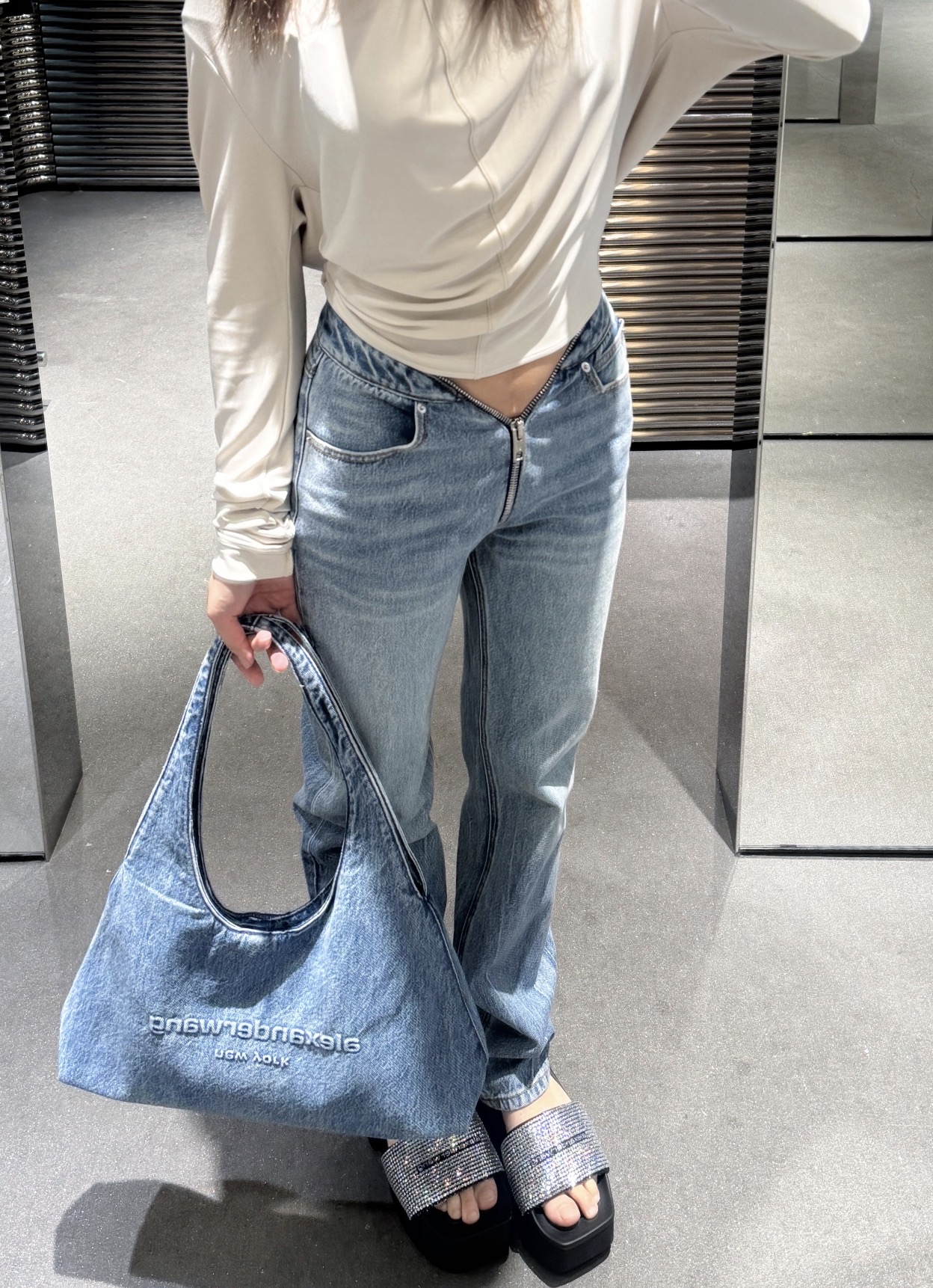 訂貨📮 Alexander Wang 牛仔 Medium Hobo  Size 40x51x10cm