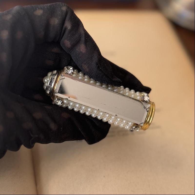 Rare! Vintage C.a. 1950s Peal Clustered and Bejewelled Lipstick Tube(MT2220)