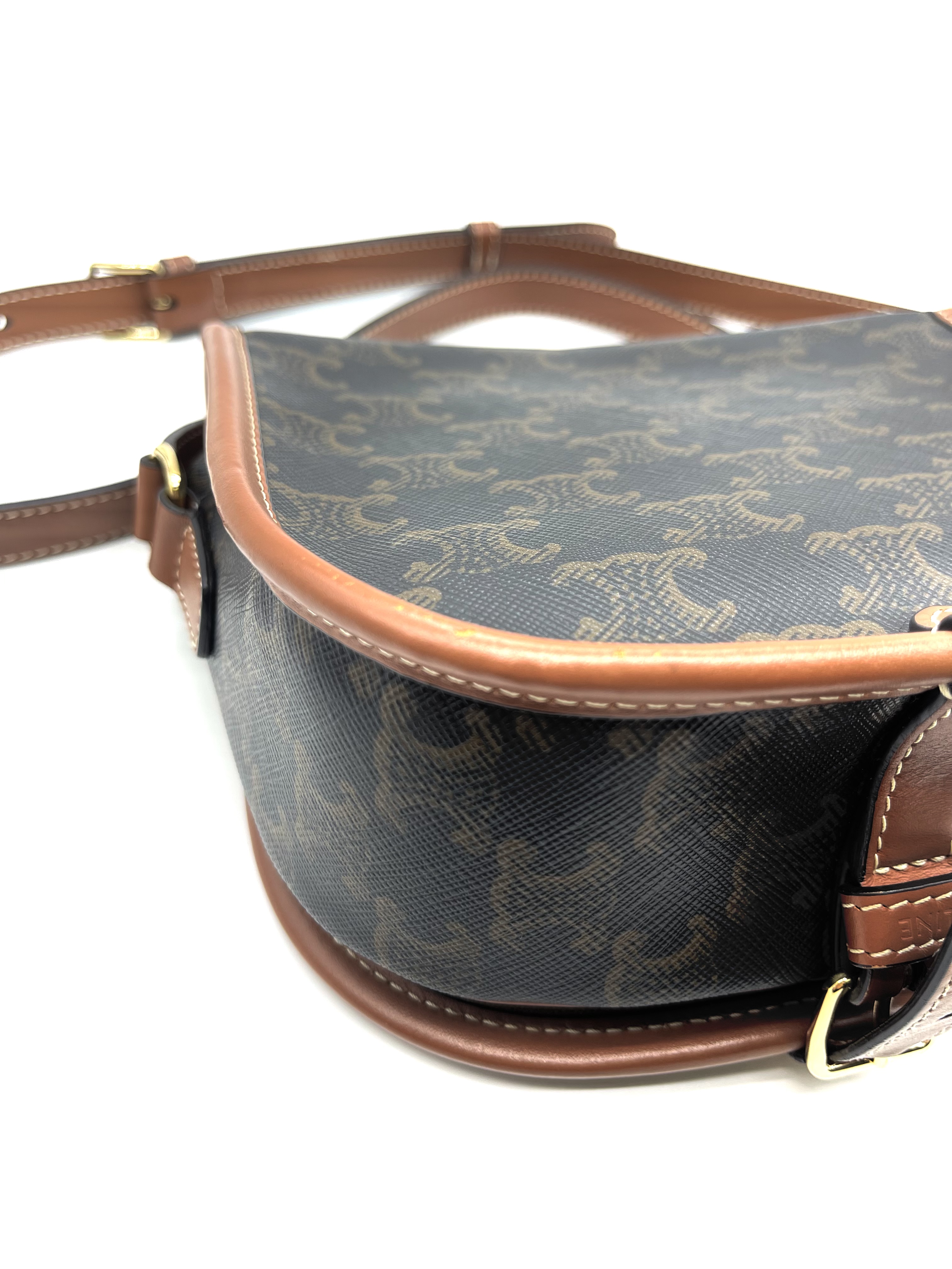 Pre-owned Celine Triomphe Canvas Folco/ Product Code: 26032001