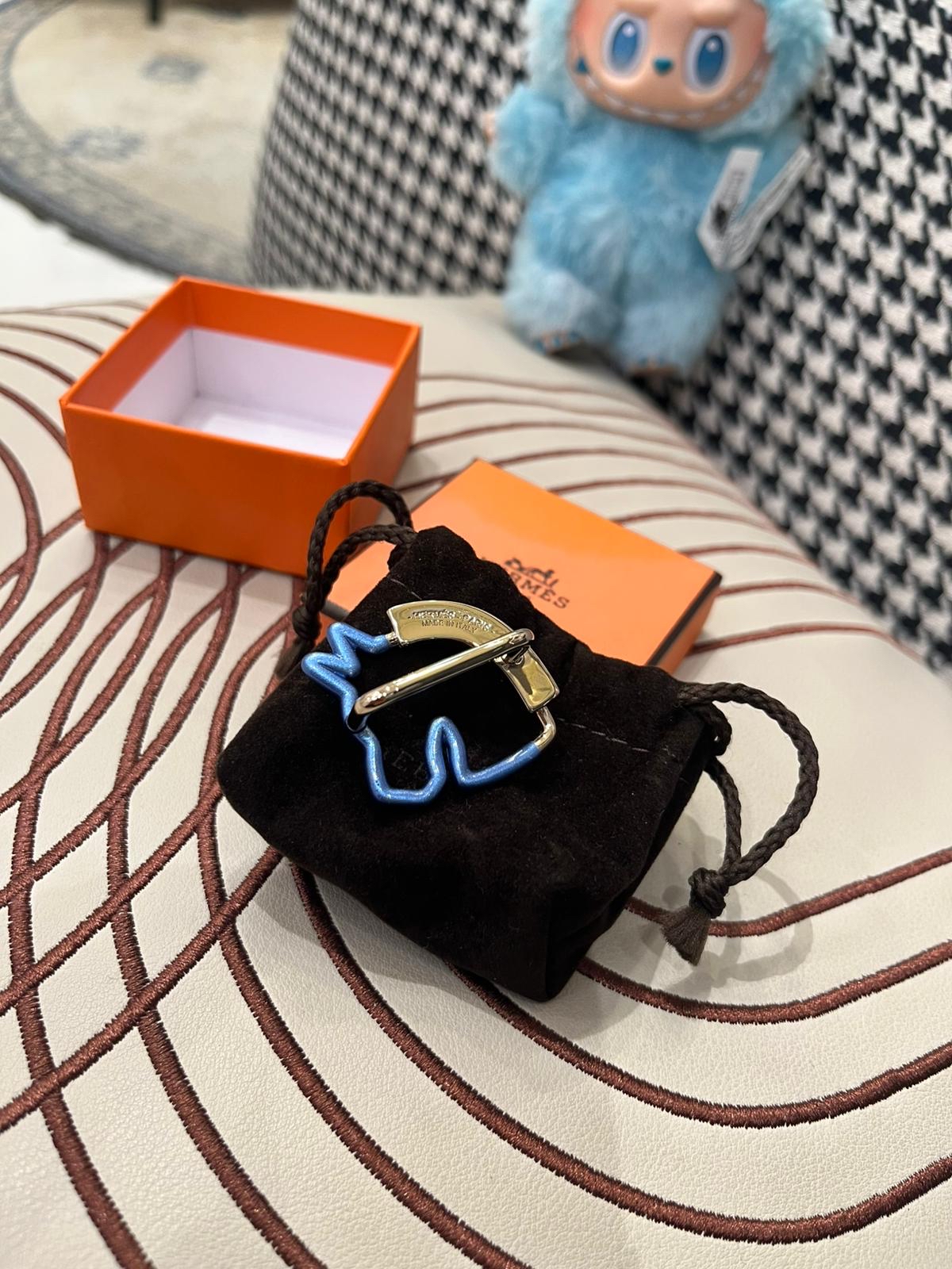 Hermes 馬頭絲巾扣100%Authentic, 99%new ✅dust bag ✅box  